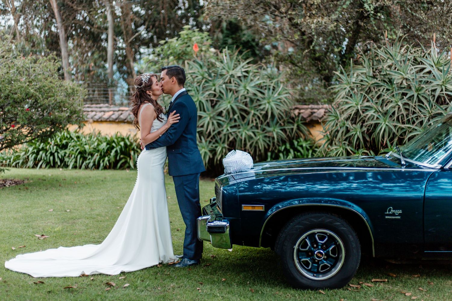 Servicio completo de fotografía para bodas en Quito con alianzas en catering y decoración.