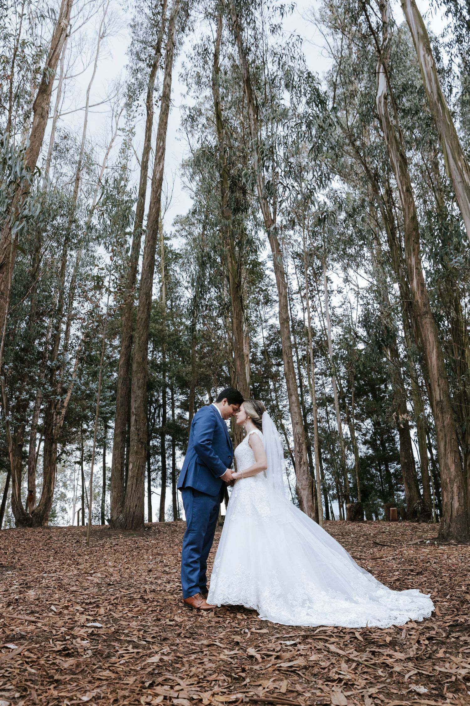 Fotografía de bodas destino en Quito y Ecuador con estilo emocional y documental