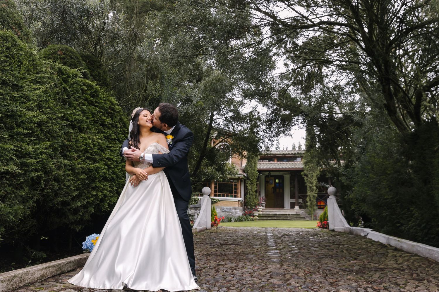 Recuerdos eternos de tu boda en Quito con un fotógrafo profesional y apasionado