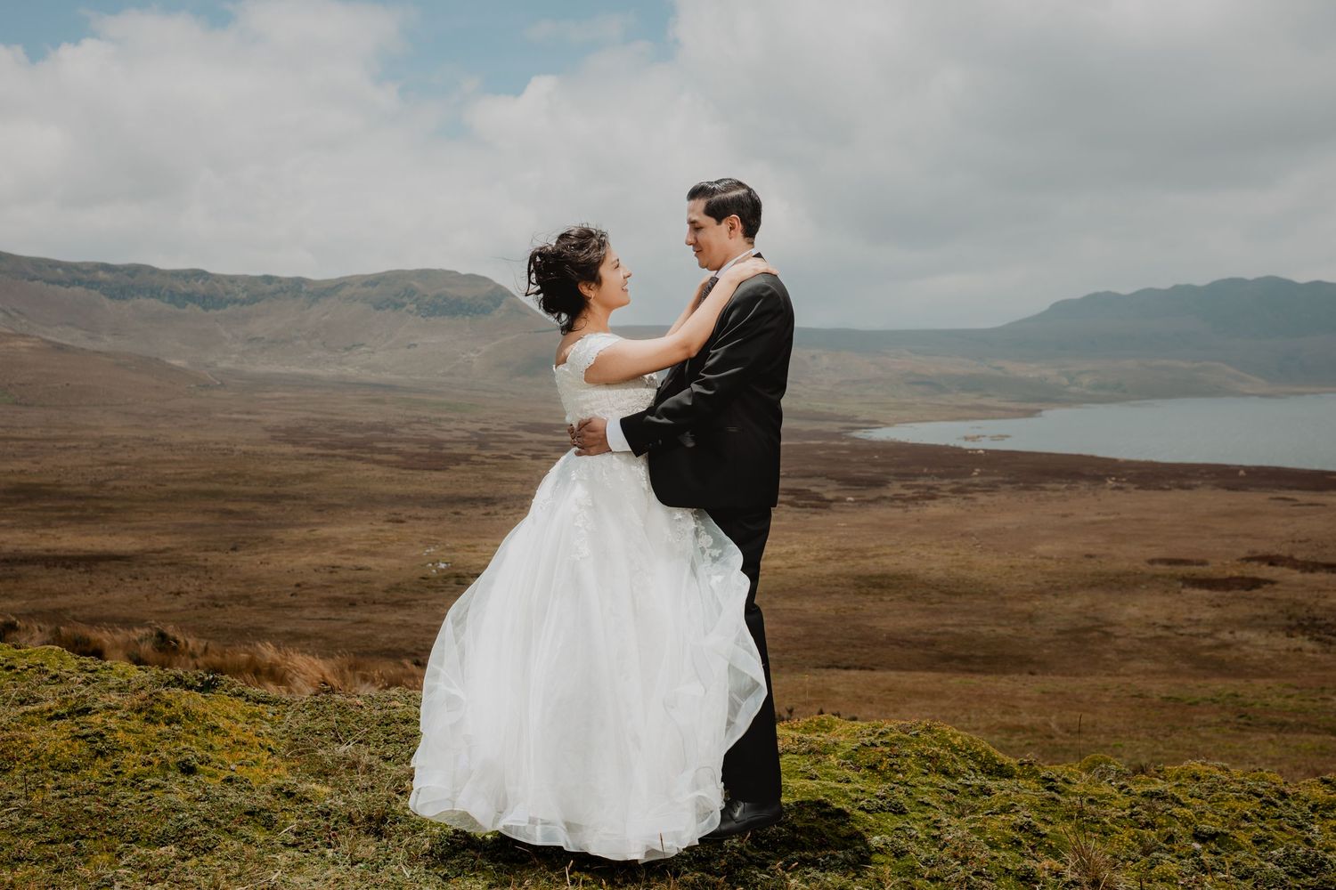 Bodas civiles, pre boda y eventos íntimos en Quito fotografiados con pasión y arte.