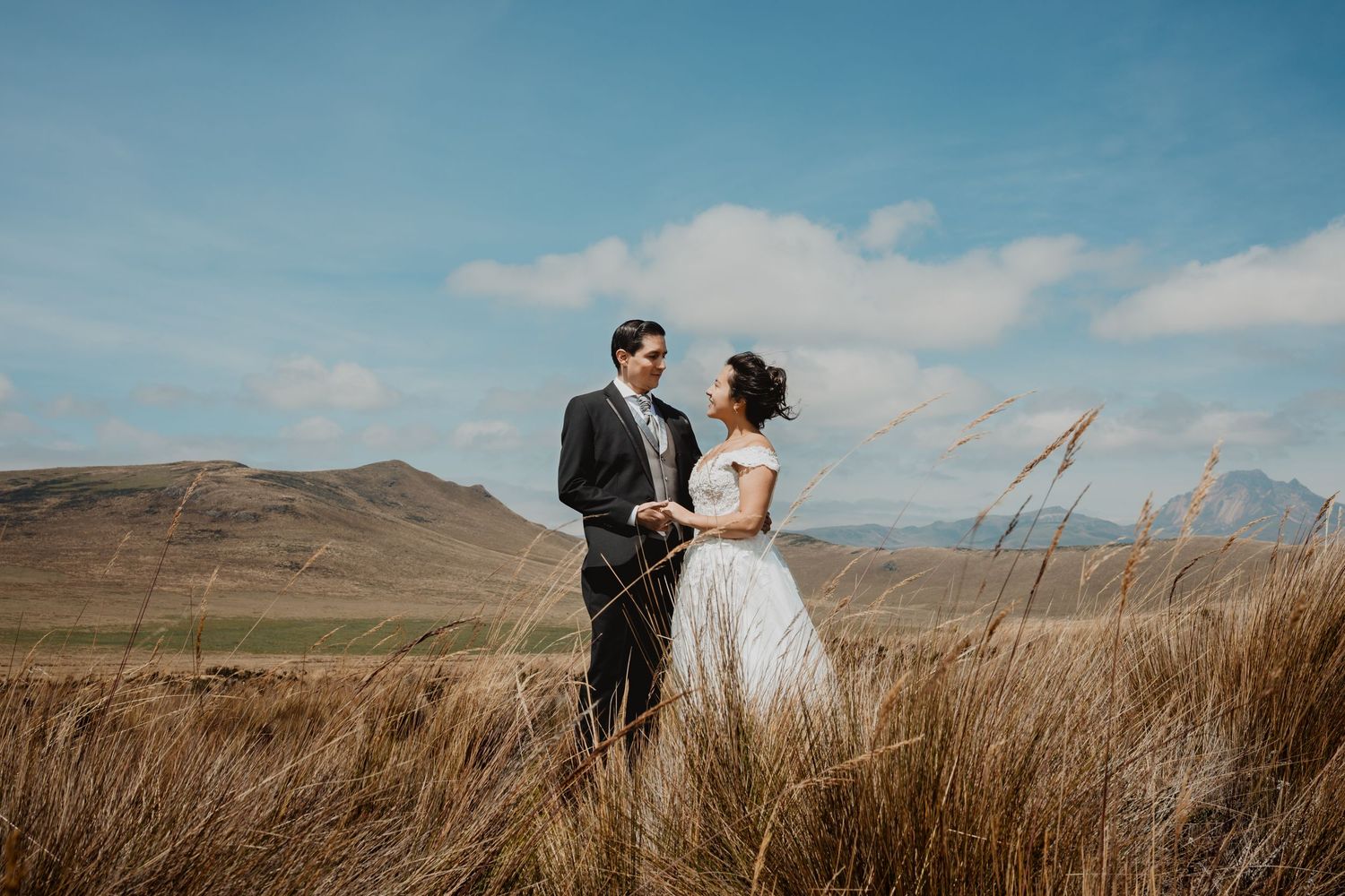 Bodas civiles, pre boda y eventos íntimos en Quito fotografiados con pasión y arte.