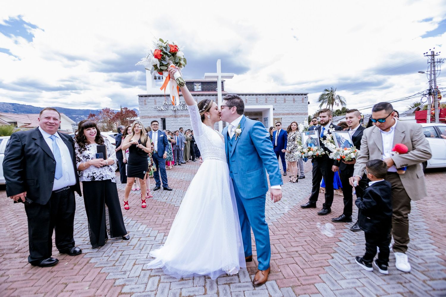 Pablo Andrade fotografiando una boda destino en Ecuador