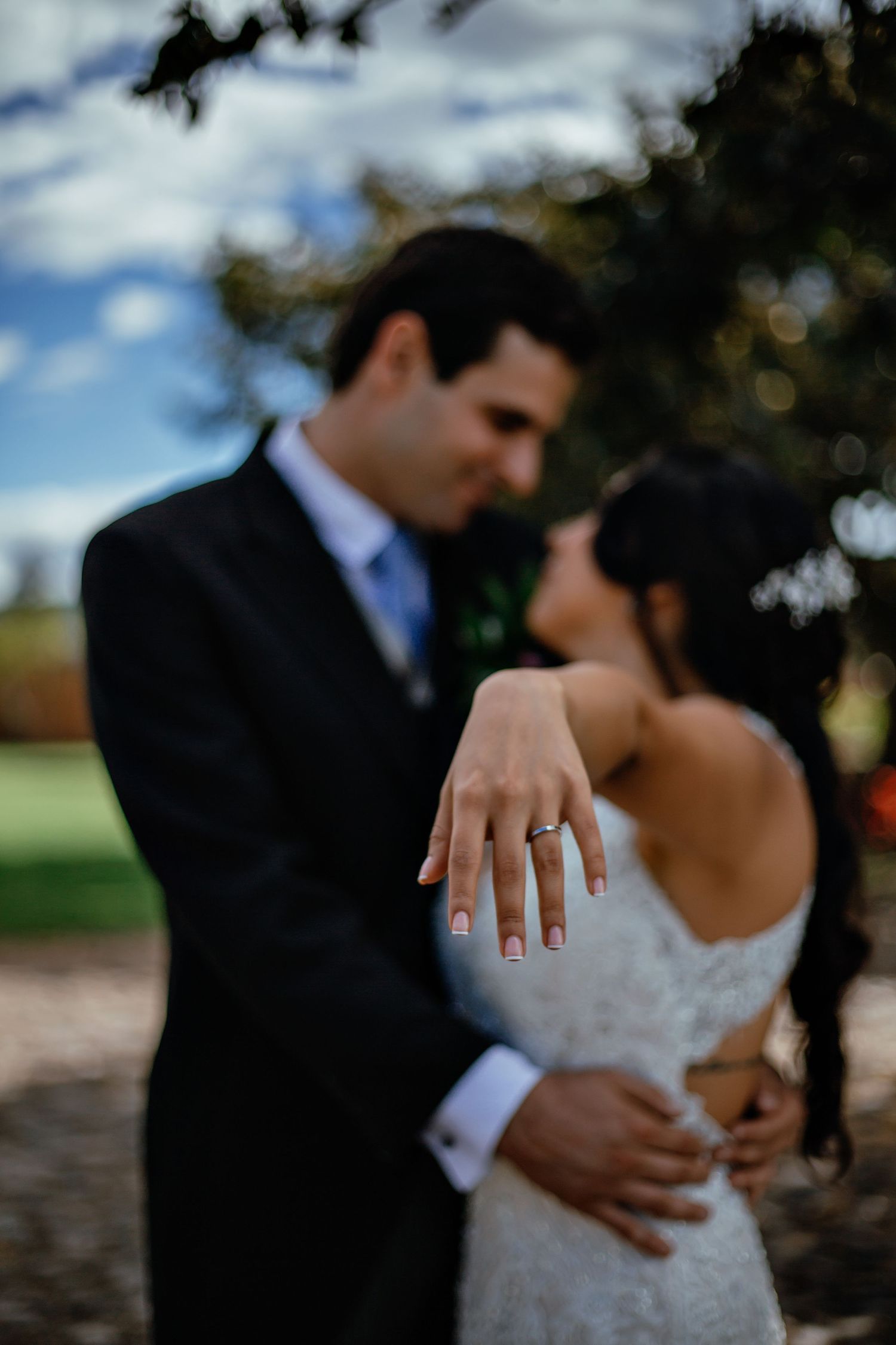 Servicio completo de fotografía para bodas en Quito con alianzas en catering y decoración.