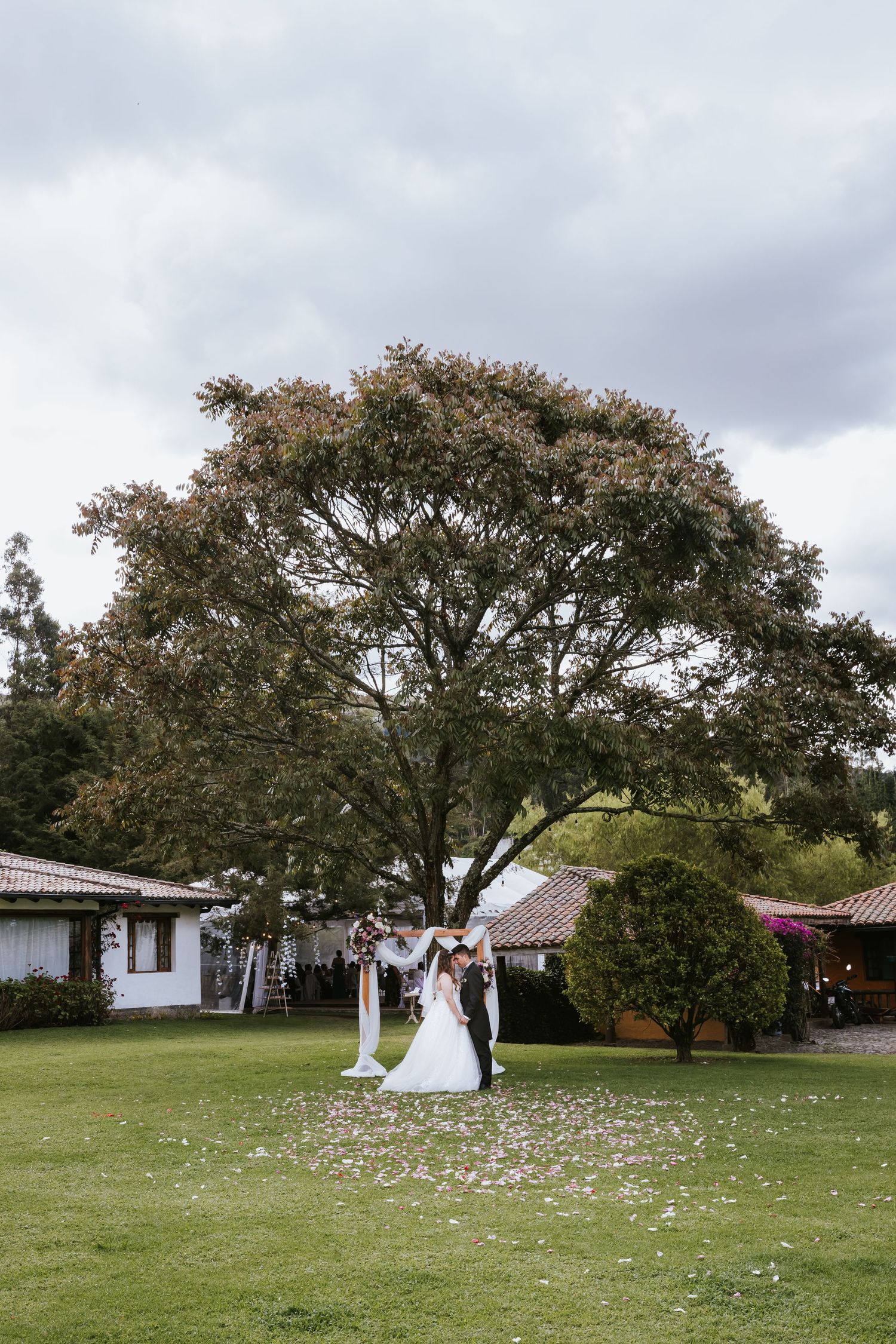 Pablo Andrade, fotógrafo de bodas en Quito, documentando historias de amor reales