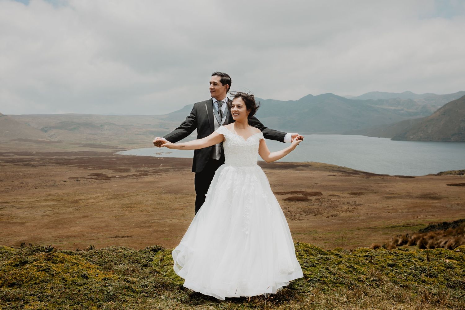 Bodas civiles, pre boda y eventos íntimos en Quito fotografiados con pasión y arte.
