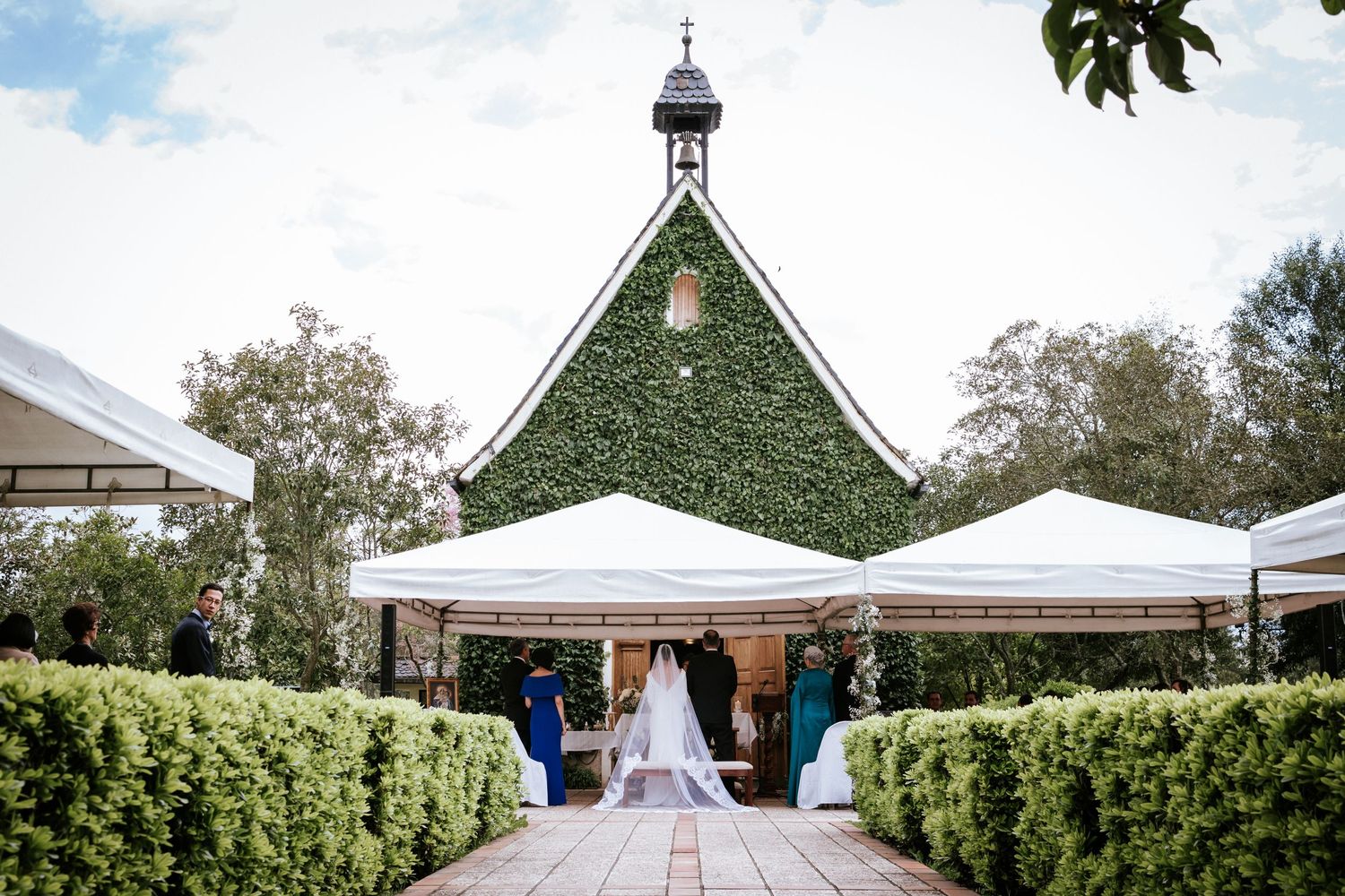 Organización de bodas con fotógrafos profesionales en las mejores haciendas de Quito.