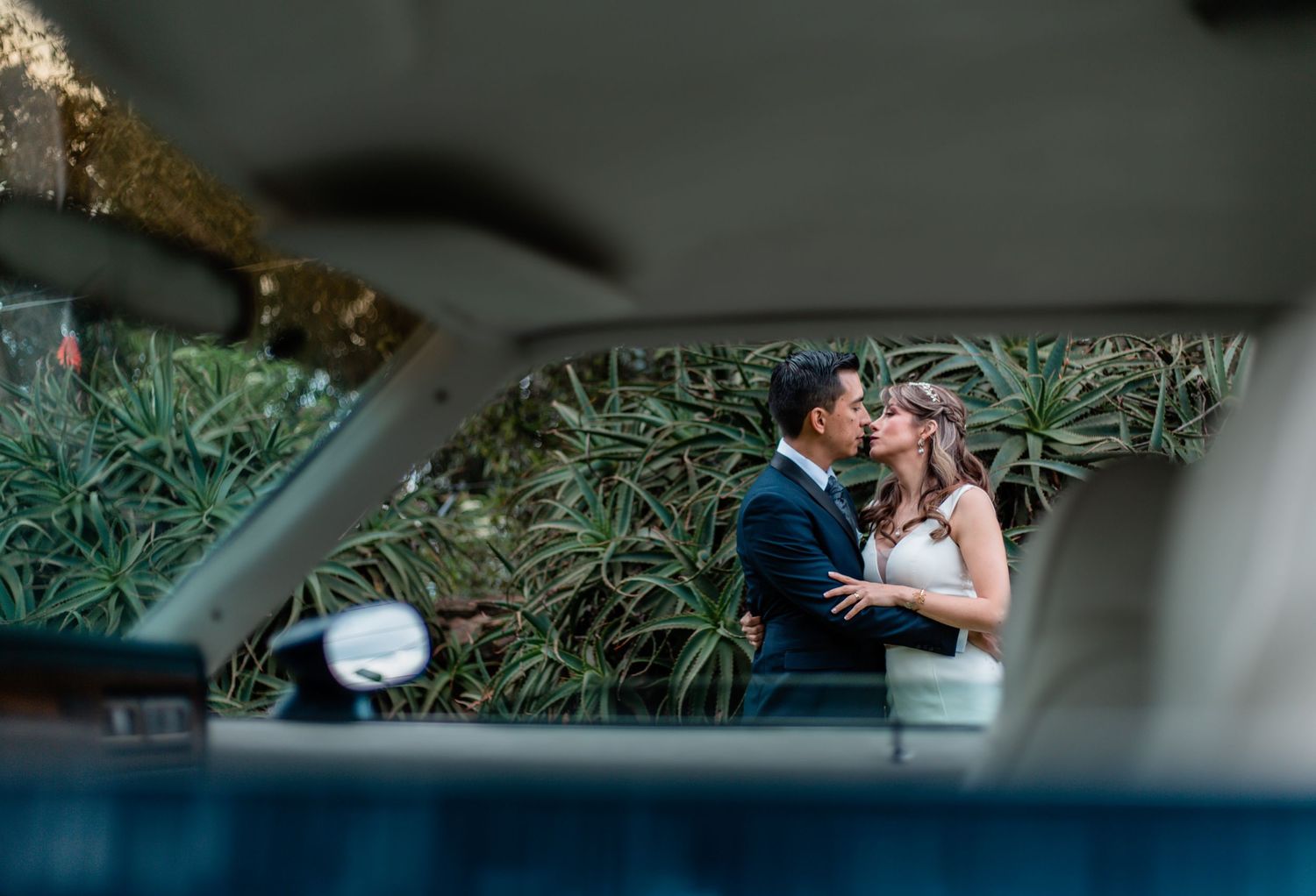 Servicio completo de fotografía para bodas en Quito con alianzas en catering y decoración.