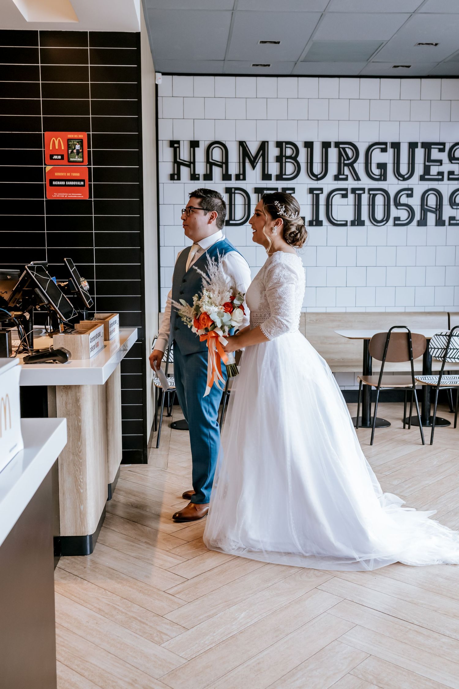 Pablo Andrade fotografiando una boda destino en Ecuador