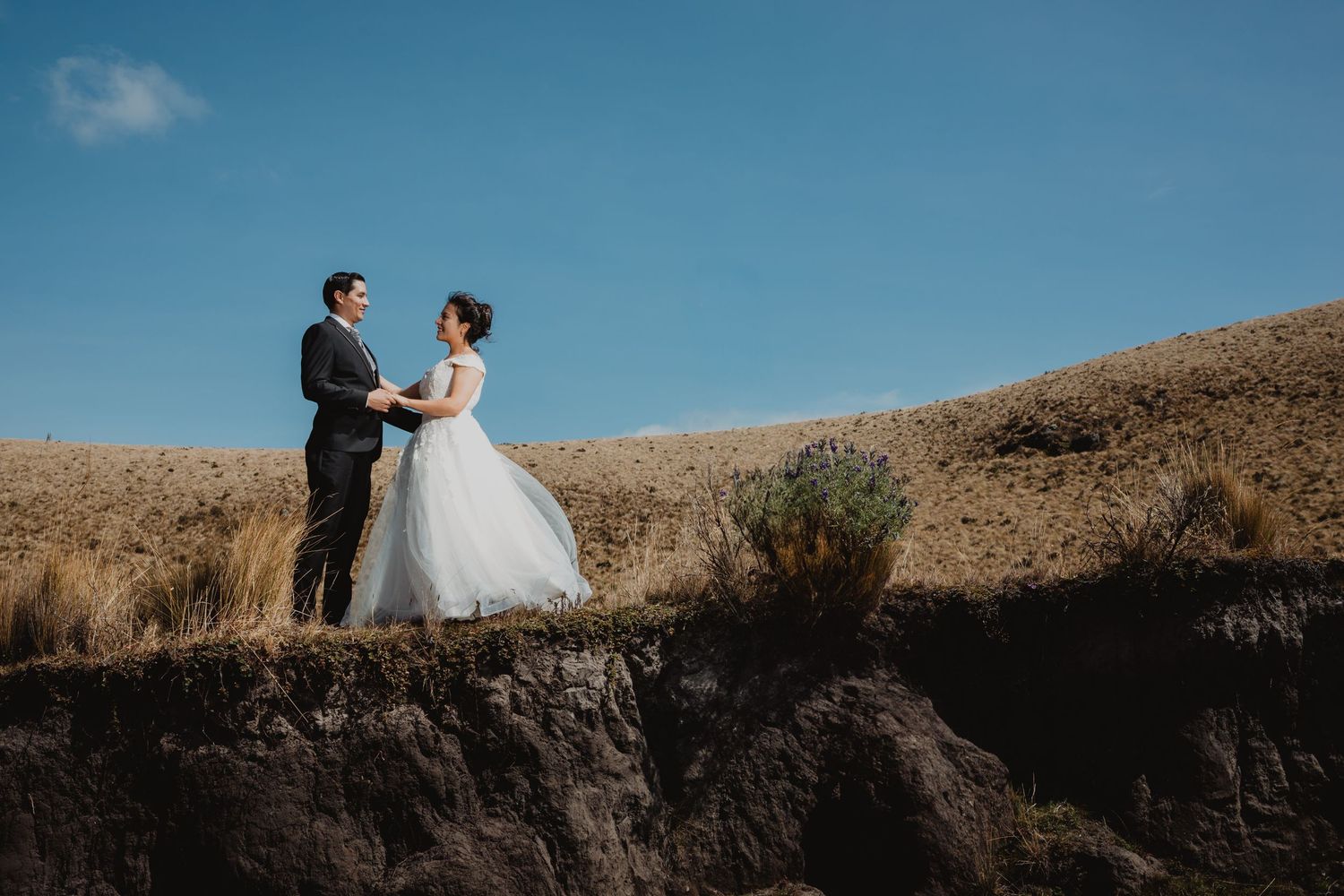 capturando bodas destino en Ecuador con estilo emocional, junto a organizadores de eventos.