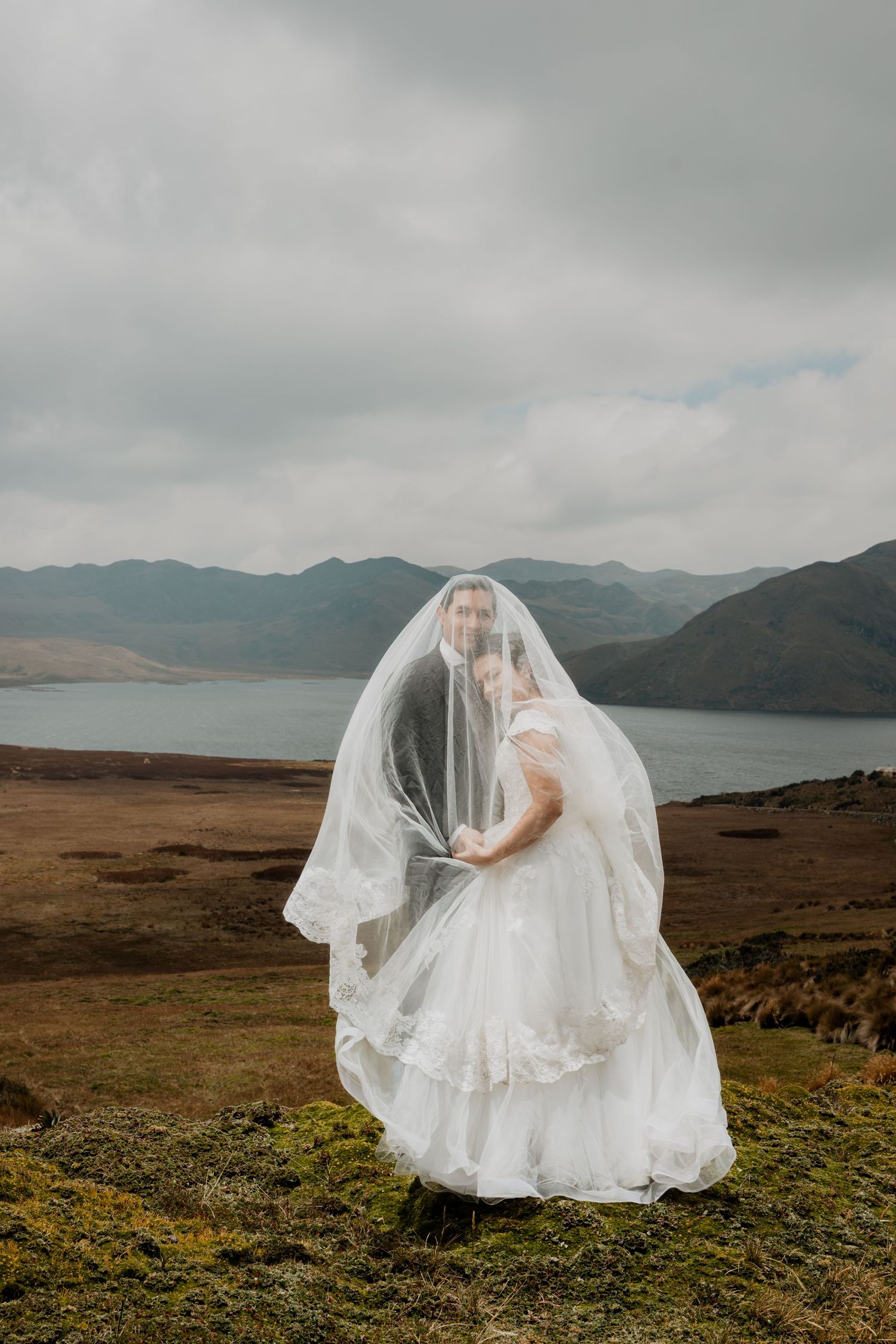 Bodas civiles, pre boda y eventos íntimos en Quito fotografiados con pasión y arte.