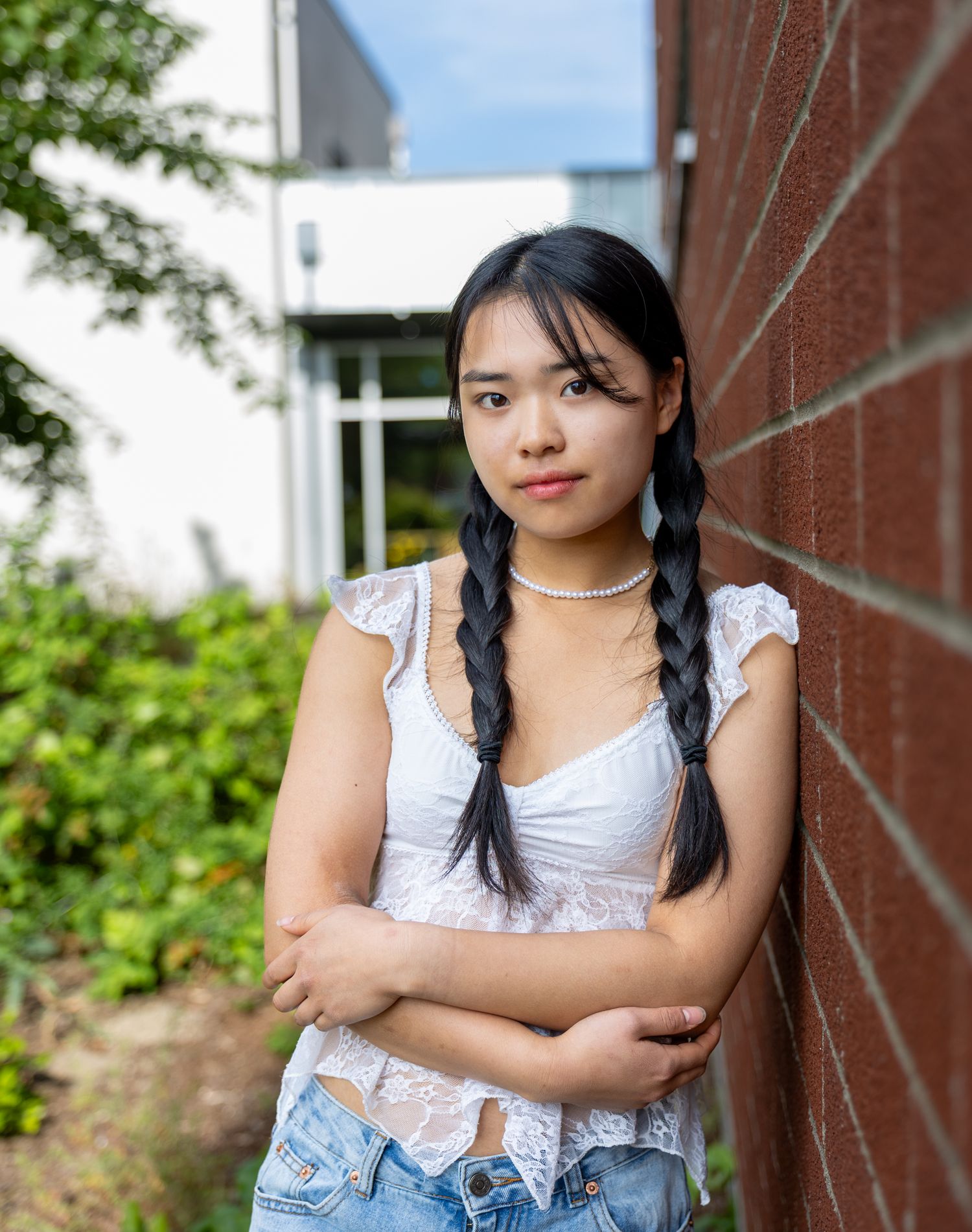 High school senior posing for portrait in Redmond
