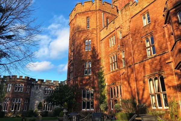 Ruthin wedding photographer at Ruthin Castle