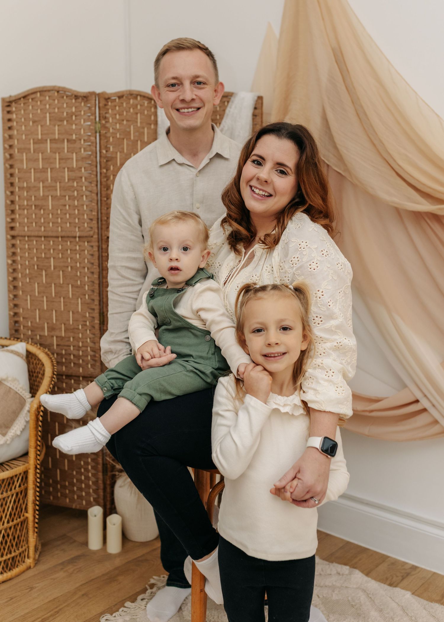Candid family photo session with children in white and green outfits.