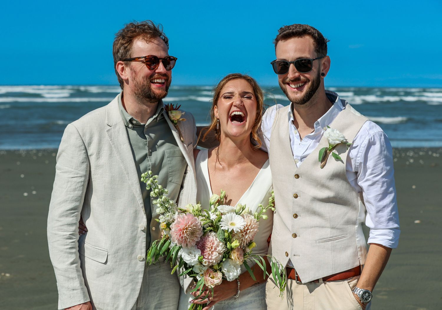 Bride, groom and bridal party posing for a group photo