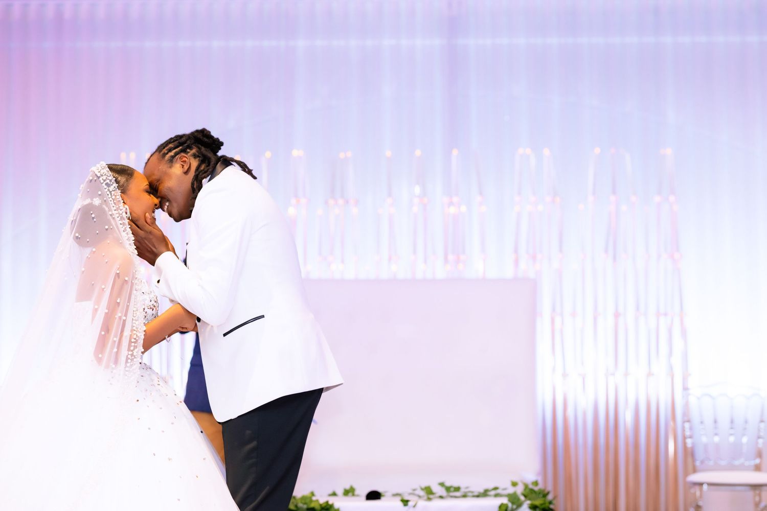Montreal Luxury wedding photography - couple kissing photos