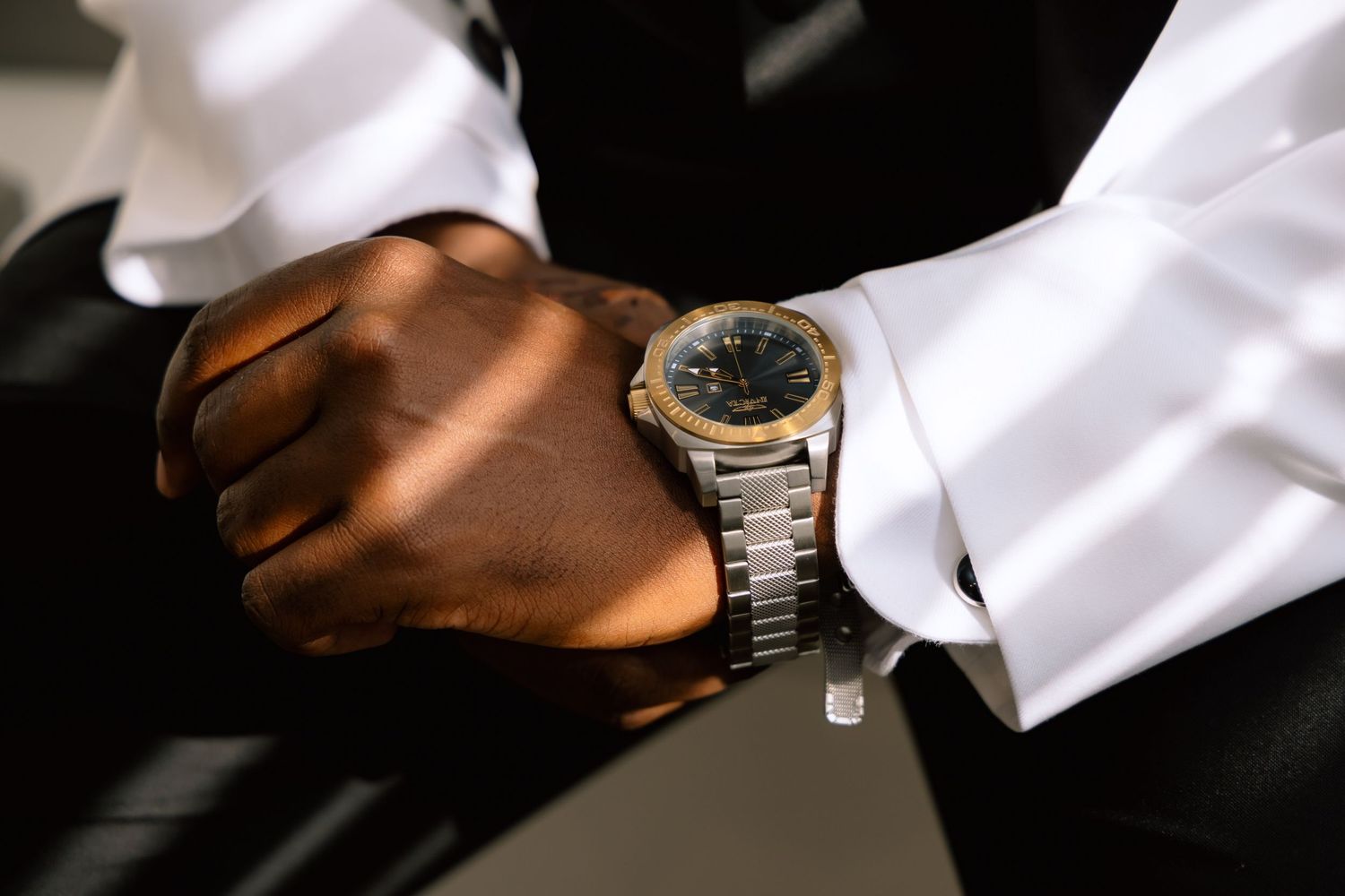 Montreal Luxury wedding photography - groom getting ready