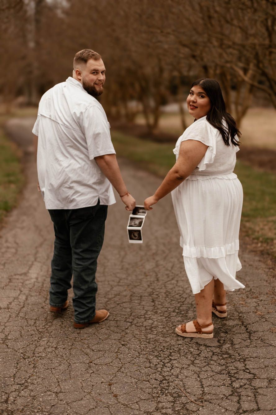 Natural light maternity photography session in Asheboro, North Carolina
