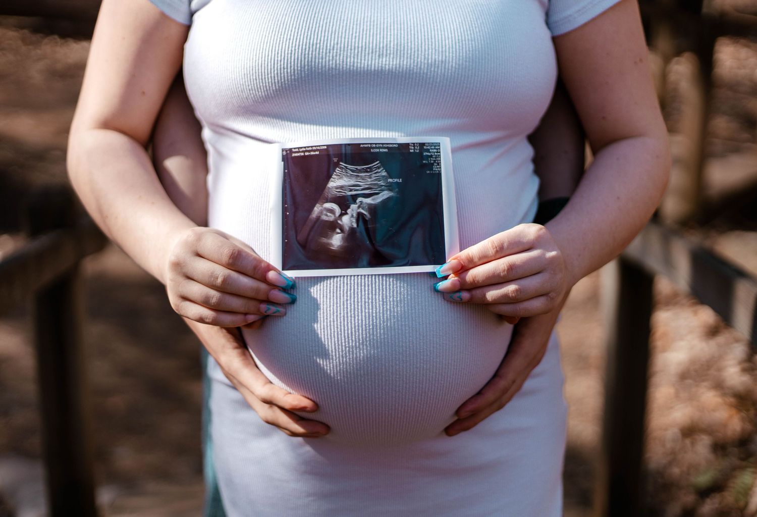 Natural light maternity photography session in Asheboro, North Carolina
