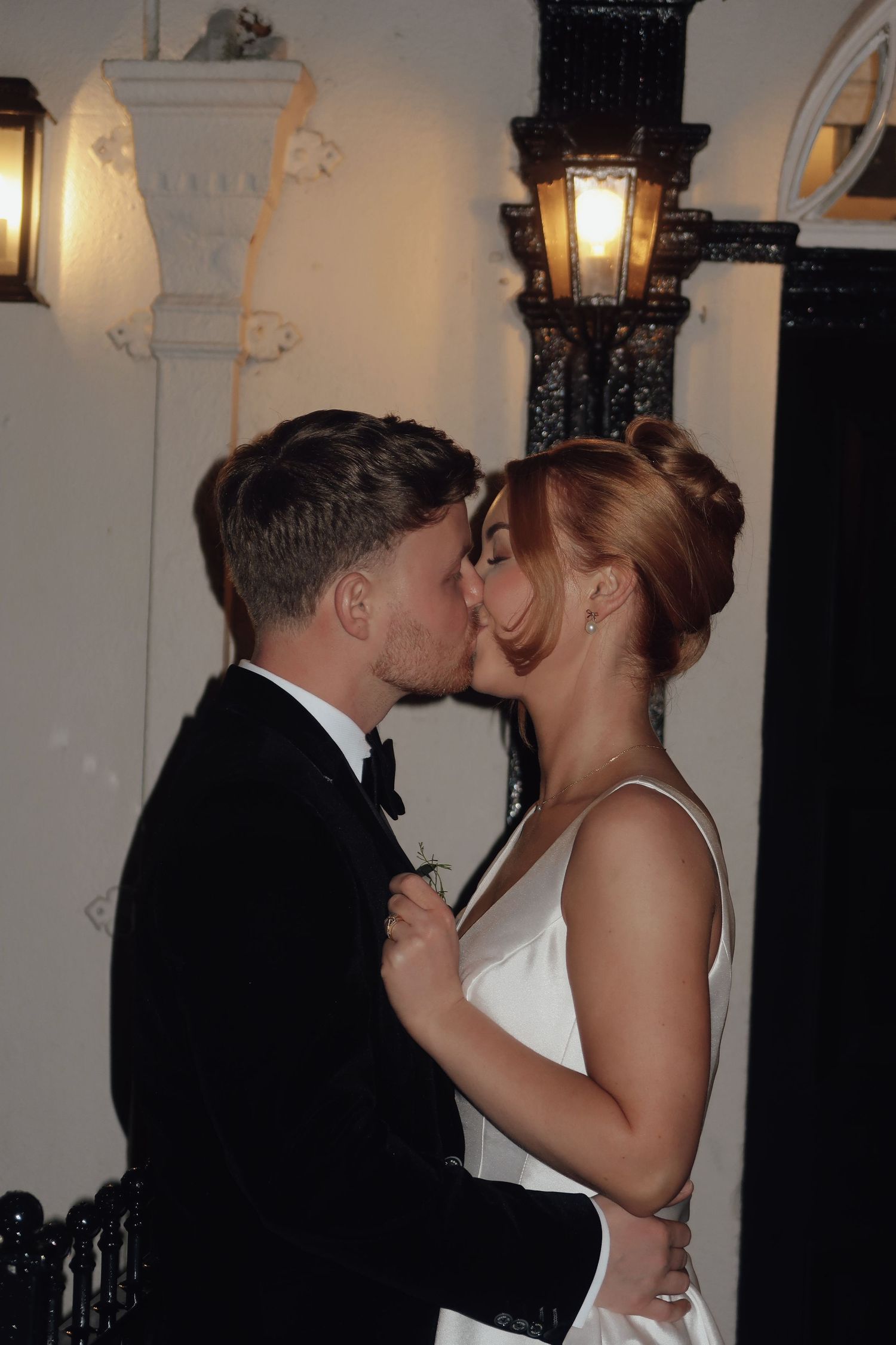 Bride and groom sharing a romantic wedding day kiss outside their venue, captured by luxury wedding content creator Unveil by Hollie