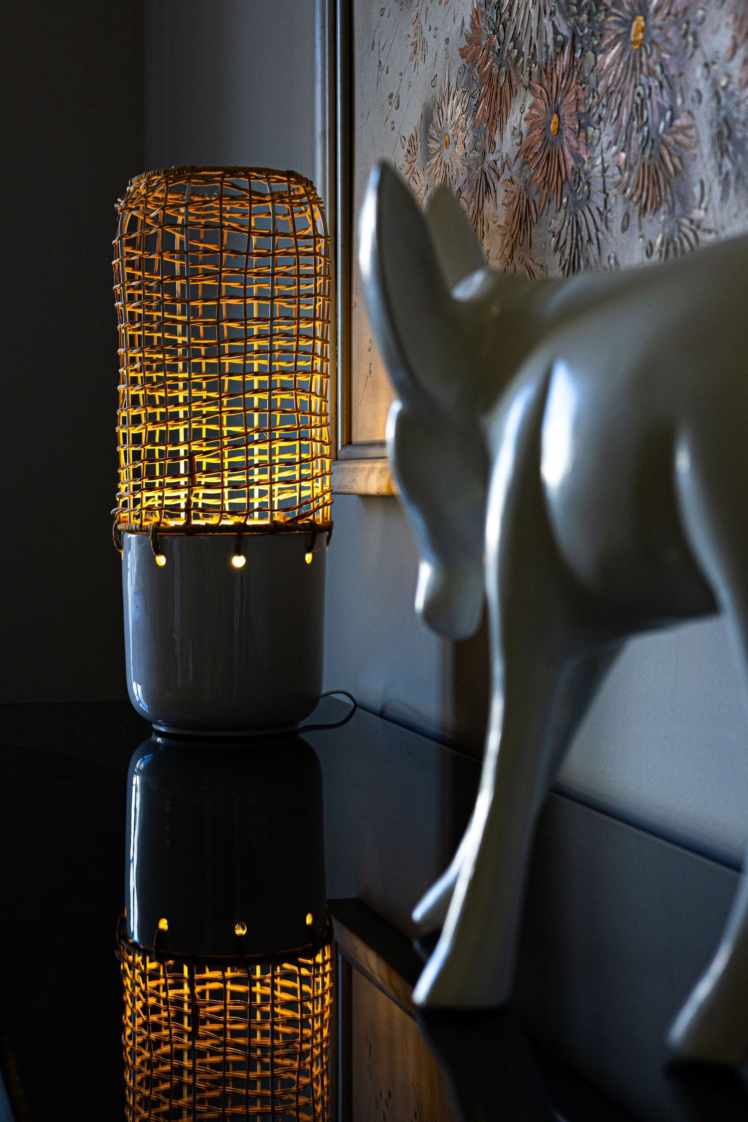 Aesthetic light reflection with white statue