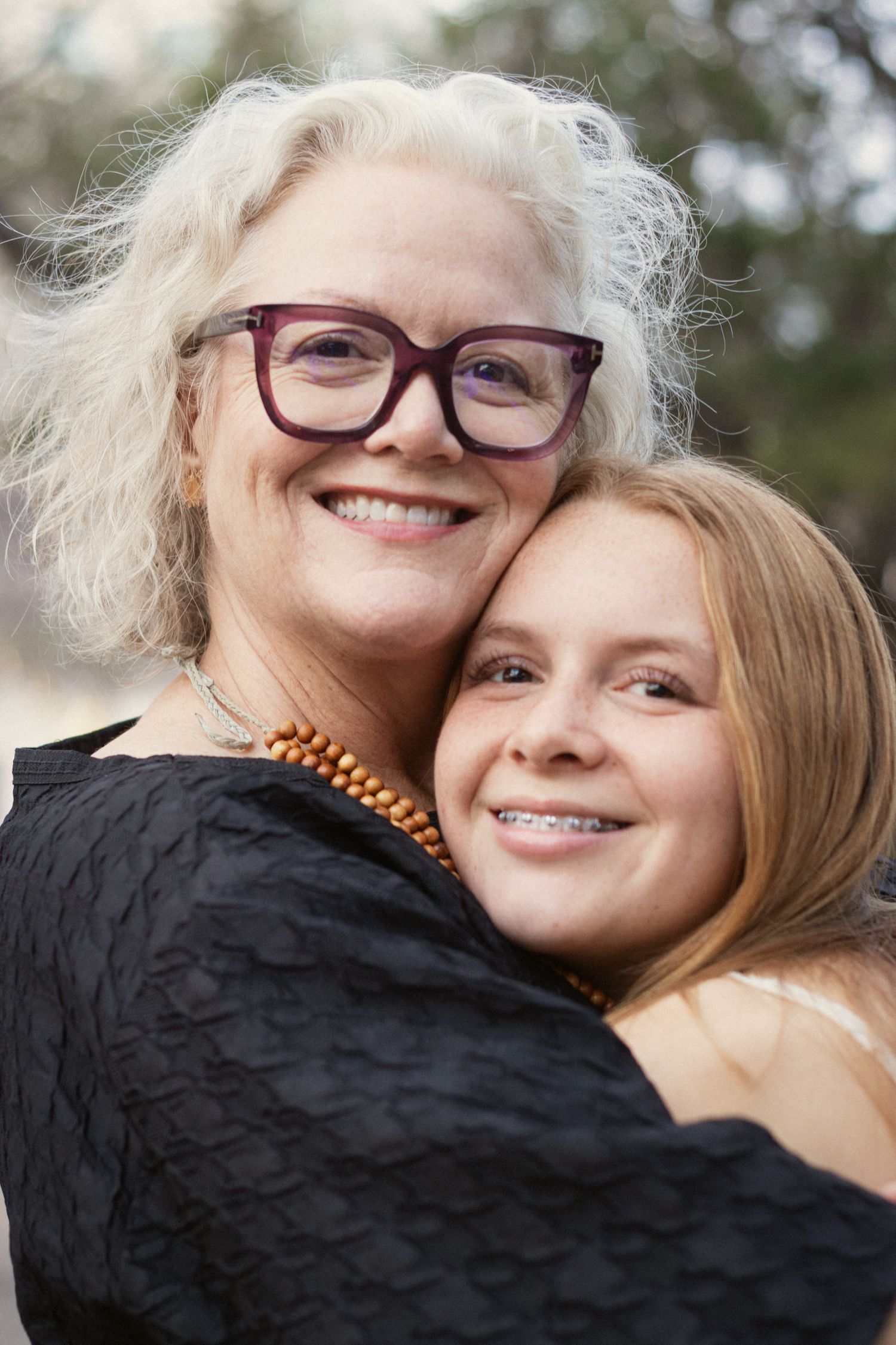 Family portrait in Austin in The Arboretum, casual look, easy smile.