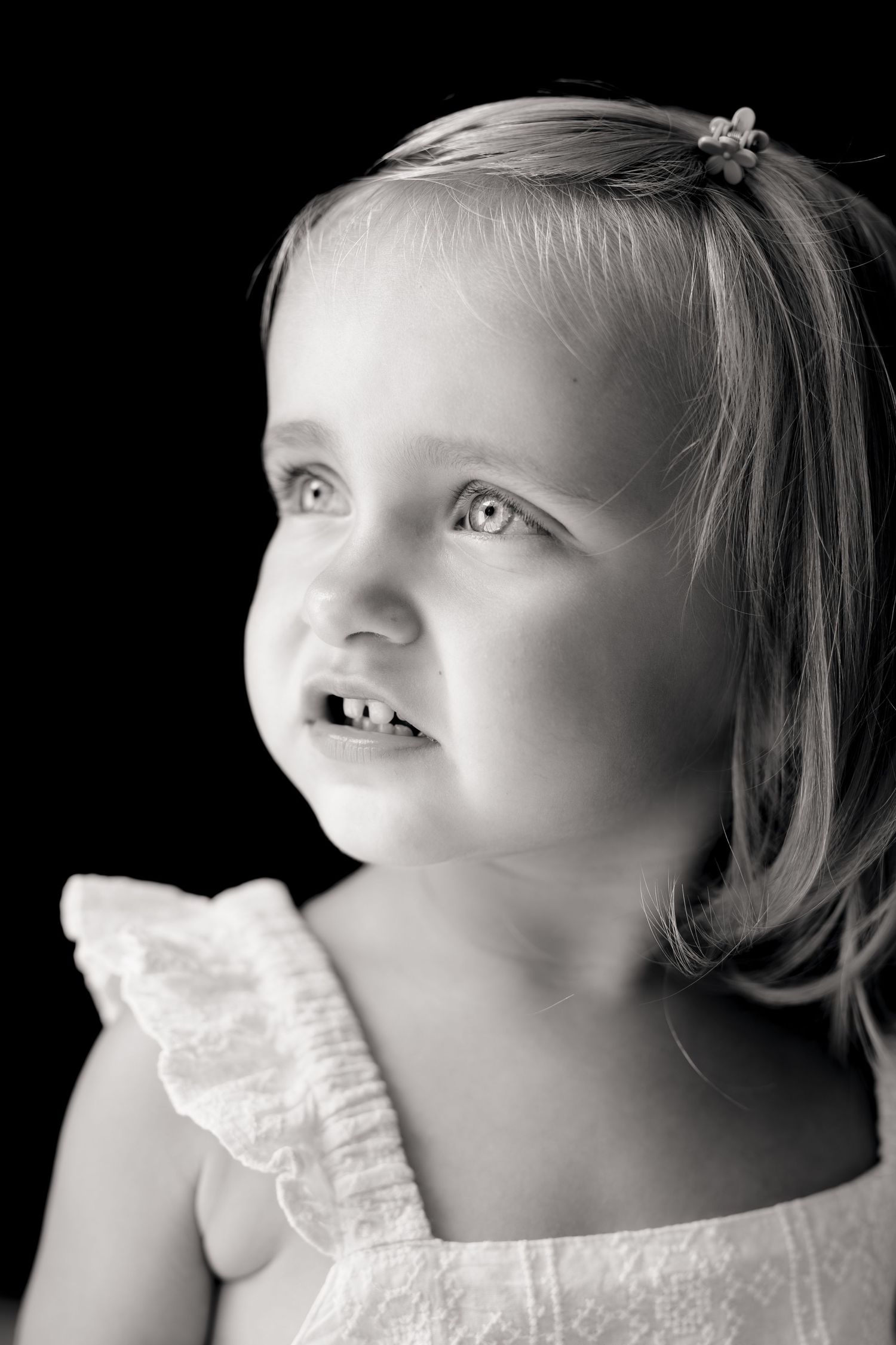 Portrait enfant en noir et blanc dans l'Hérault.