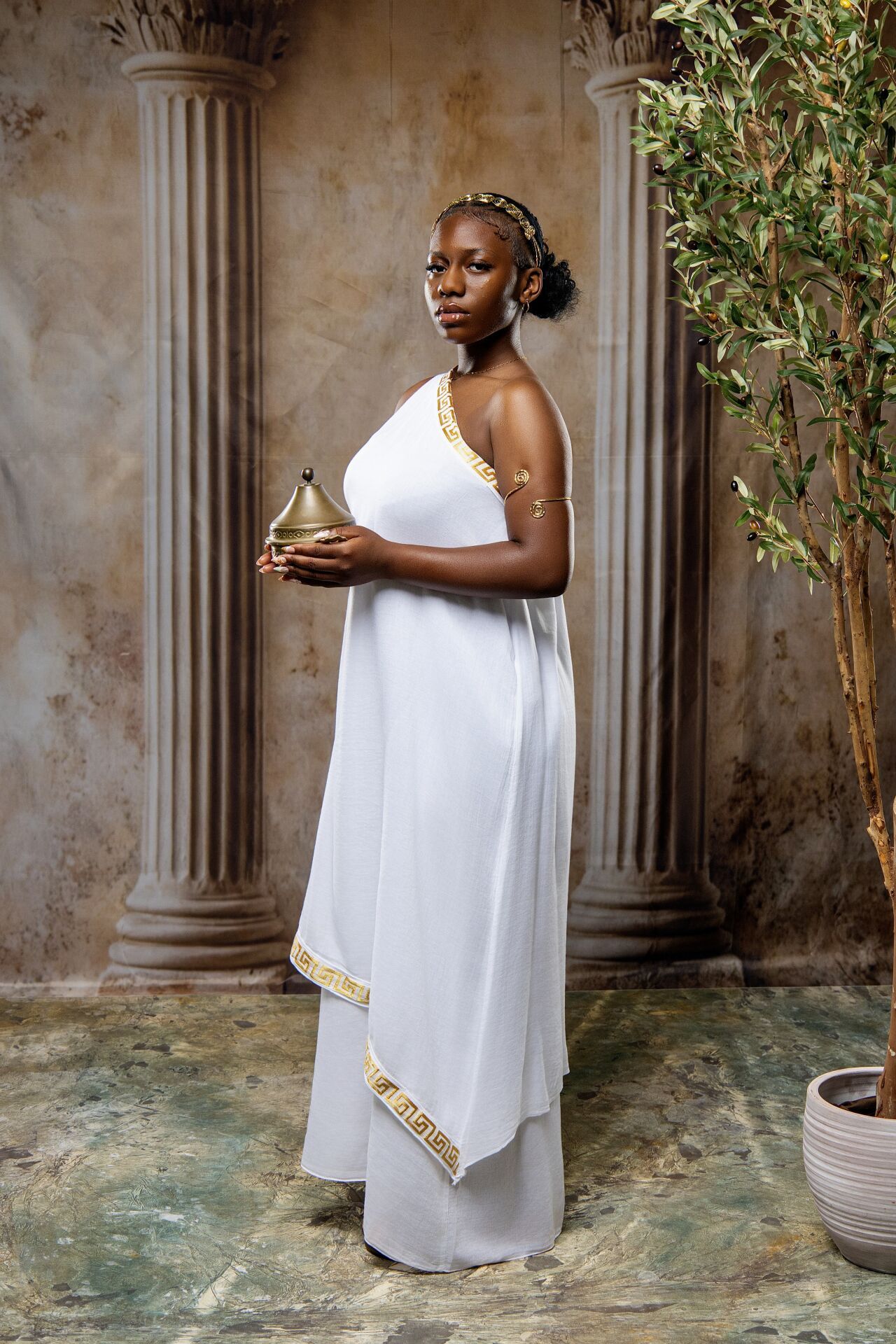 Priestess of Delphi portrait in Athens inspired by Ancient Greek mythology and GreekClick artistic photography.