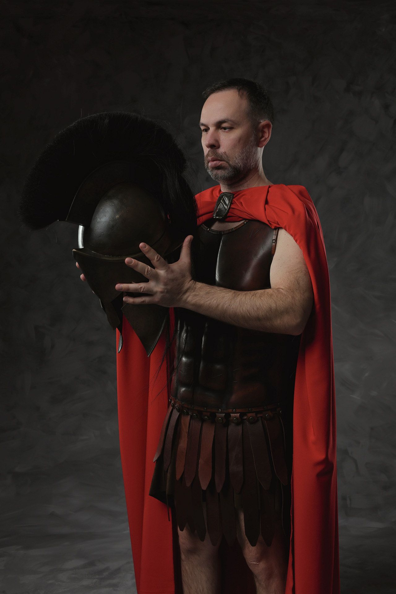 Get photographed as King Leonidas in Athens with an authentic ancient Greek costume at GreekClick studio.