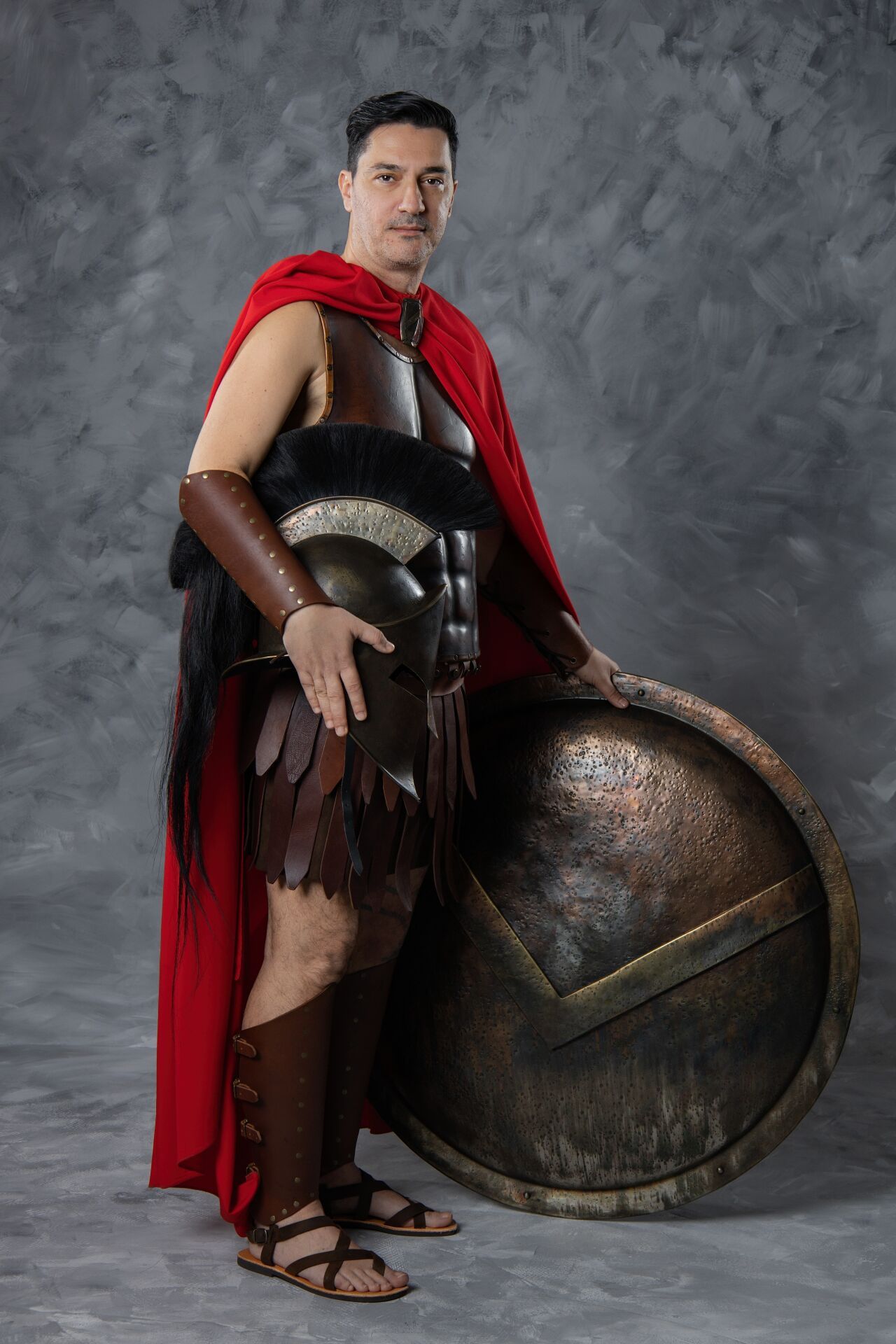 Feel the pride of a Greek leader: Your professional photo as a Spartan father with a bronze helmet and red cape.