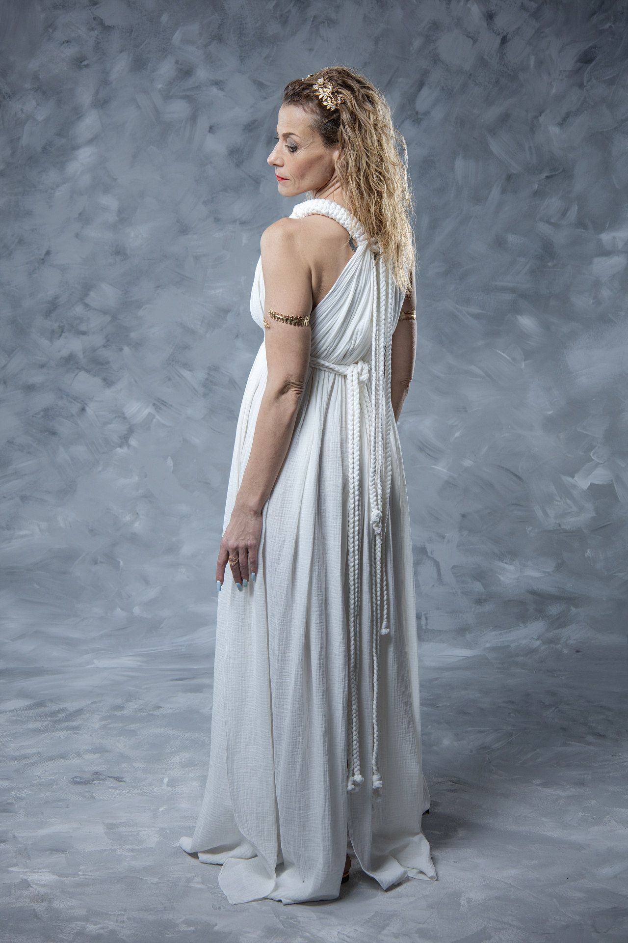 Feel like a God and Goddess: Your professional couple's photo in authentic ancient Greek costumes.