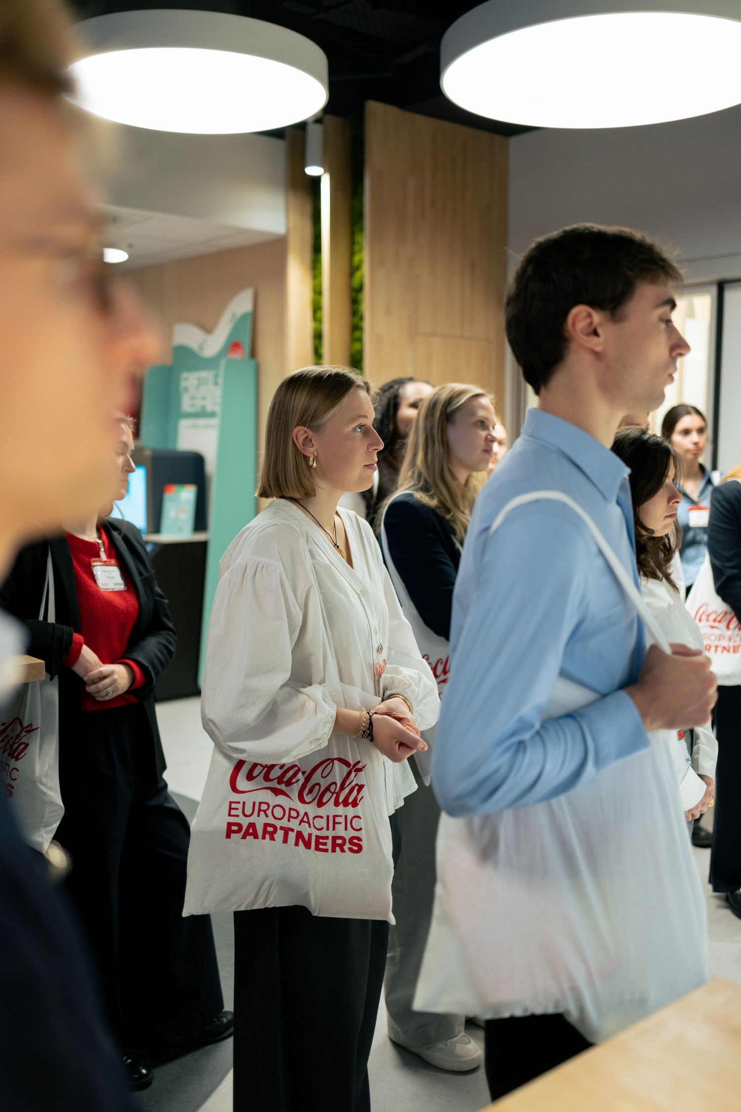 Participants lors d’un événement Coca-Cola – photographe événementiel Bruxelles, reportage corporate, networking, photos naturelles.