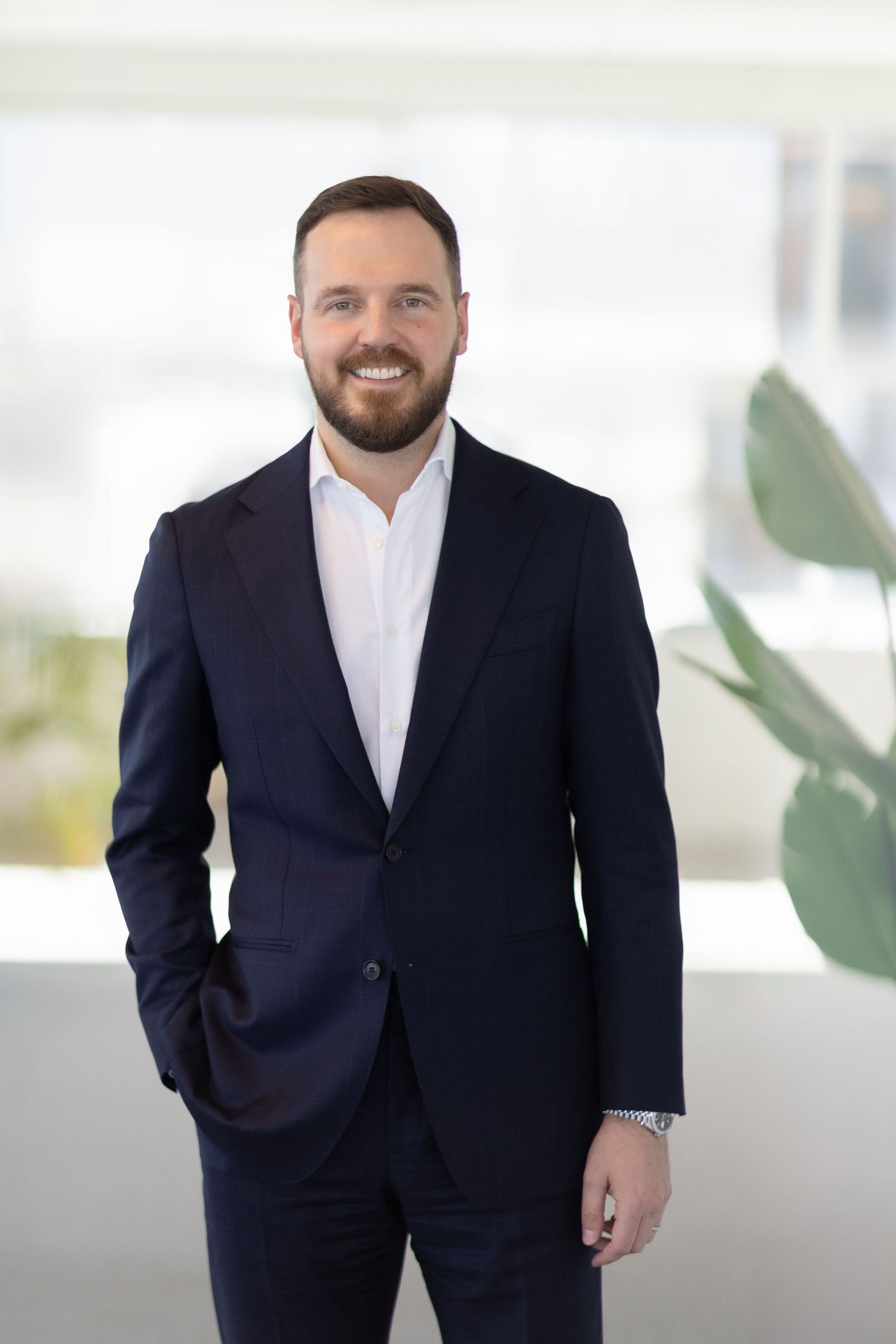 Portrait professionnel homme Bruxelles, photo corporate, headshot LinkedIn, image de marque, shooting business naturel et élégant