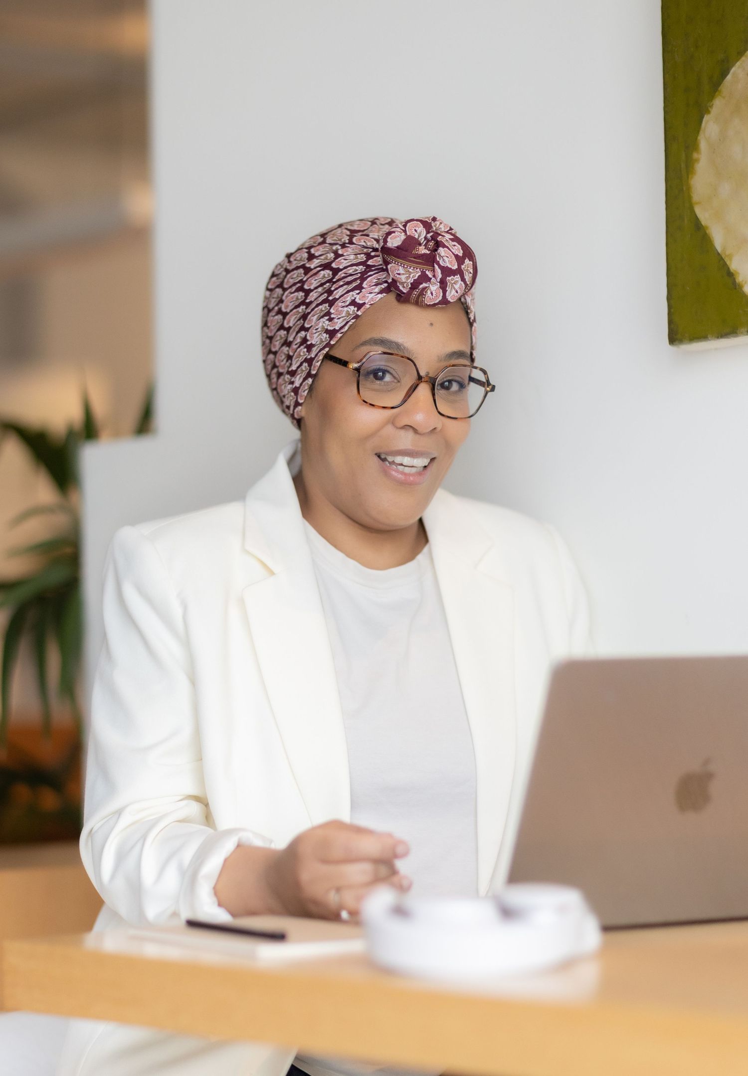 Portrait professionnel femme Bruxelles, photo branding entrepreneuse, shooting corporate naturel, image de marque authentique