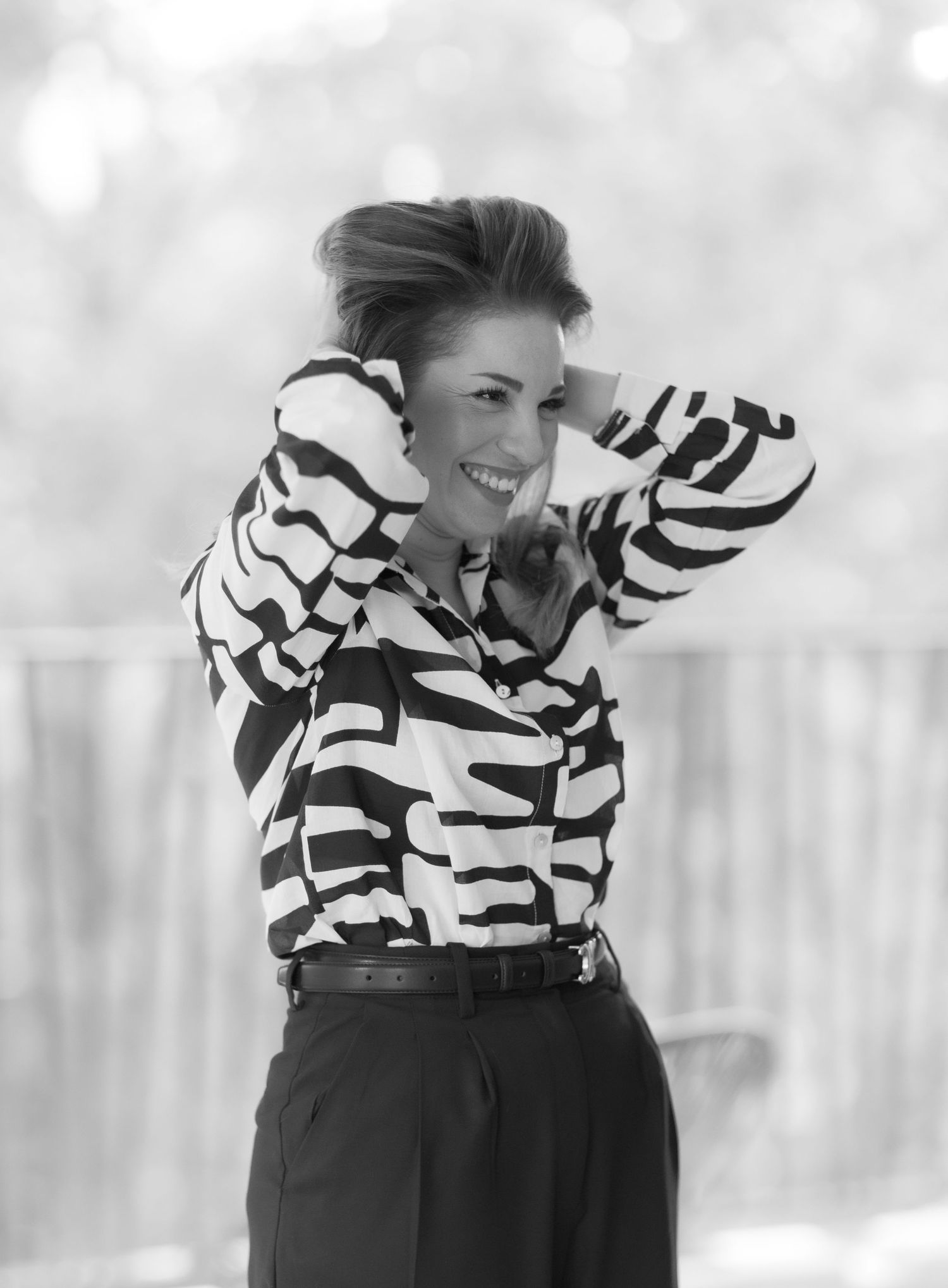 Portrait noir et blanc Bruxelles, shooting photo professionnelle, photo branding entrepreneuse, portrait naturel, image authentique
