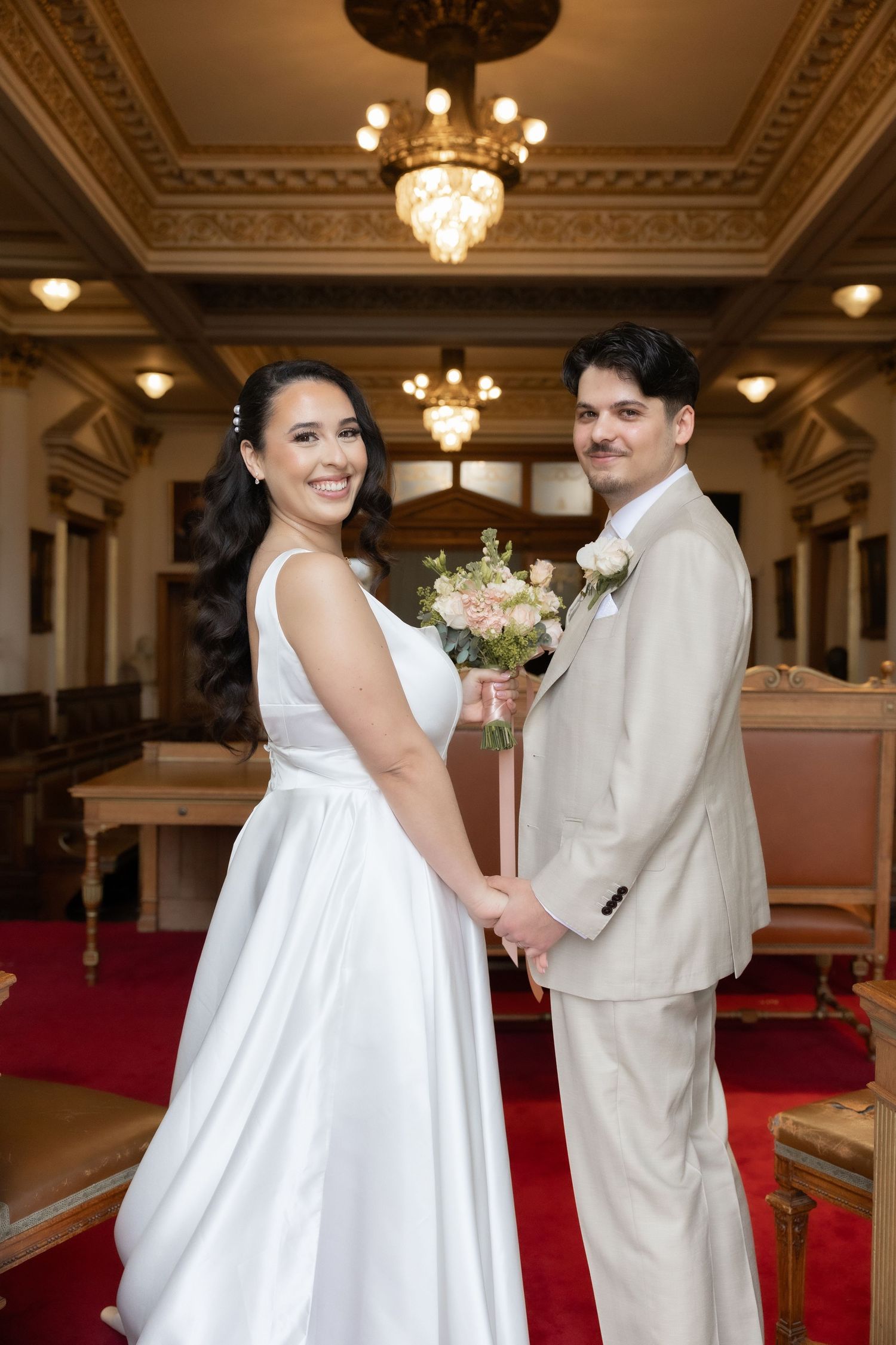 Photo mariage Bruxelles, couple mariés cérémonie civile, portrait amoureux élégant, photographie mariage émotion et authenticité