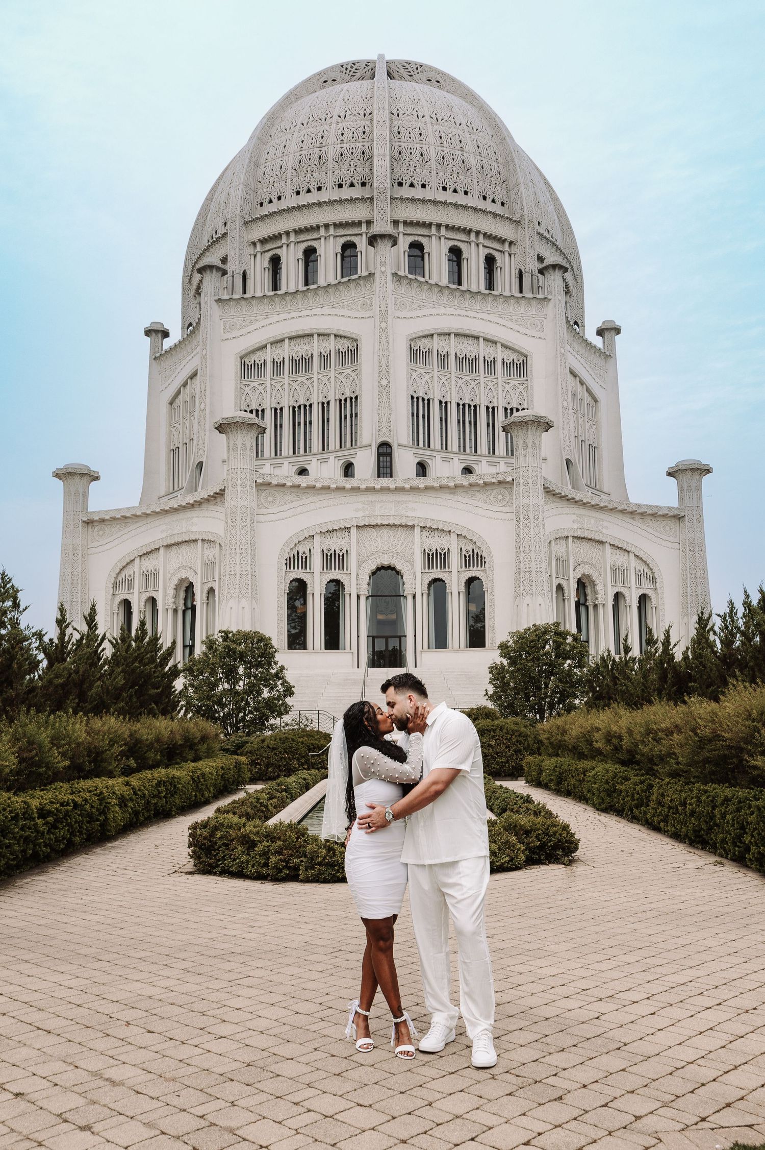 Couple sharing a romantic kiss in front of the Bahai Temple in Wilmette, Illinois.