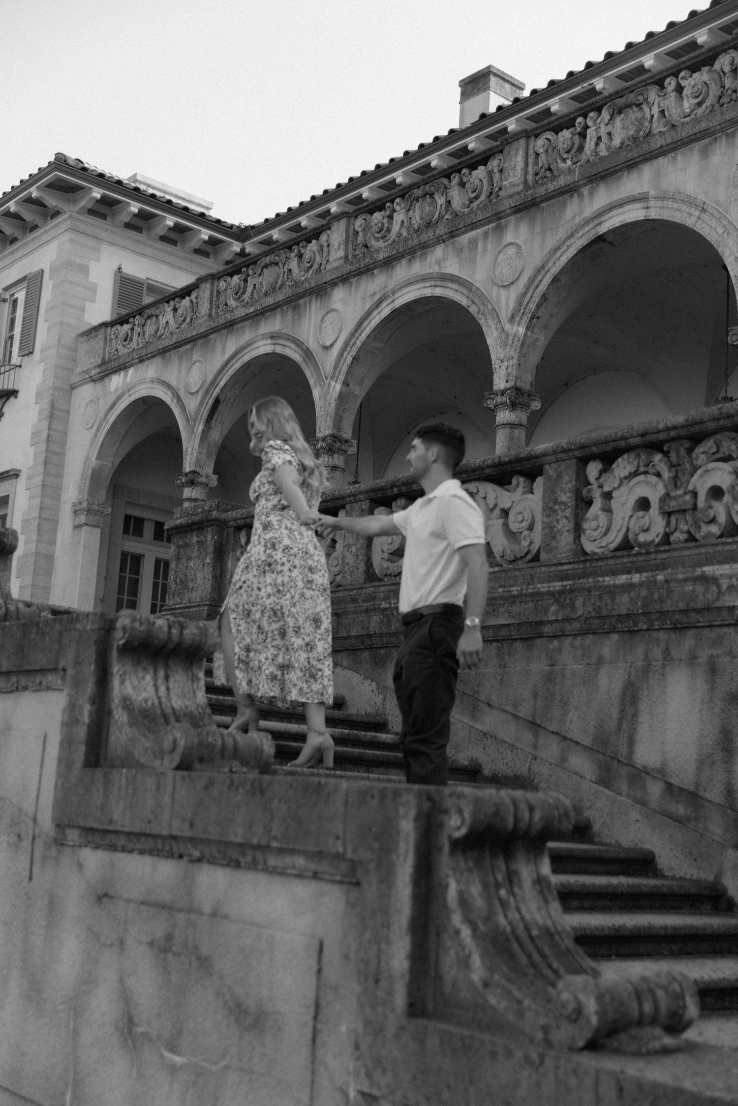 oklahoma engagement sessino at the philbrook in tulsa with oklahoma wedding photographer