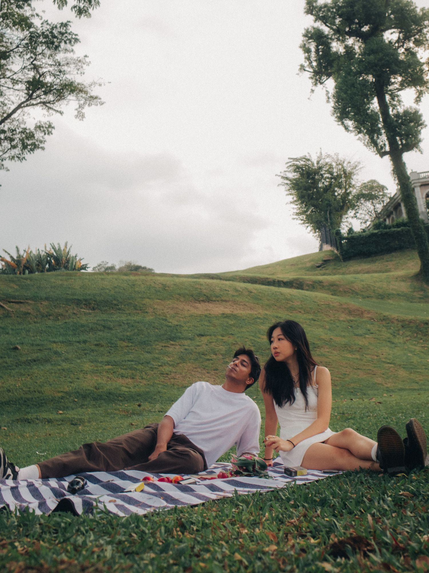 candid couple photos arwaa mansion singapore