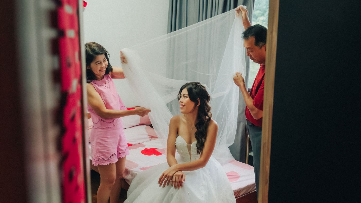 singapore wedding photographer bridal preparation