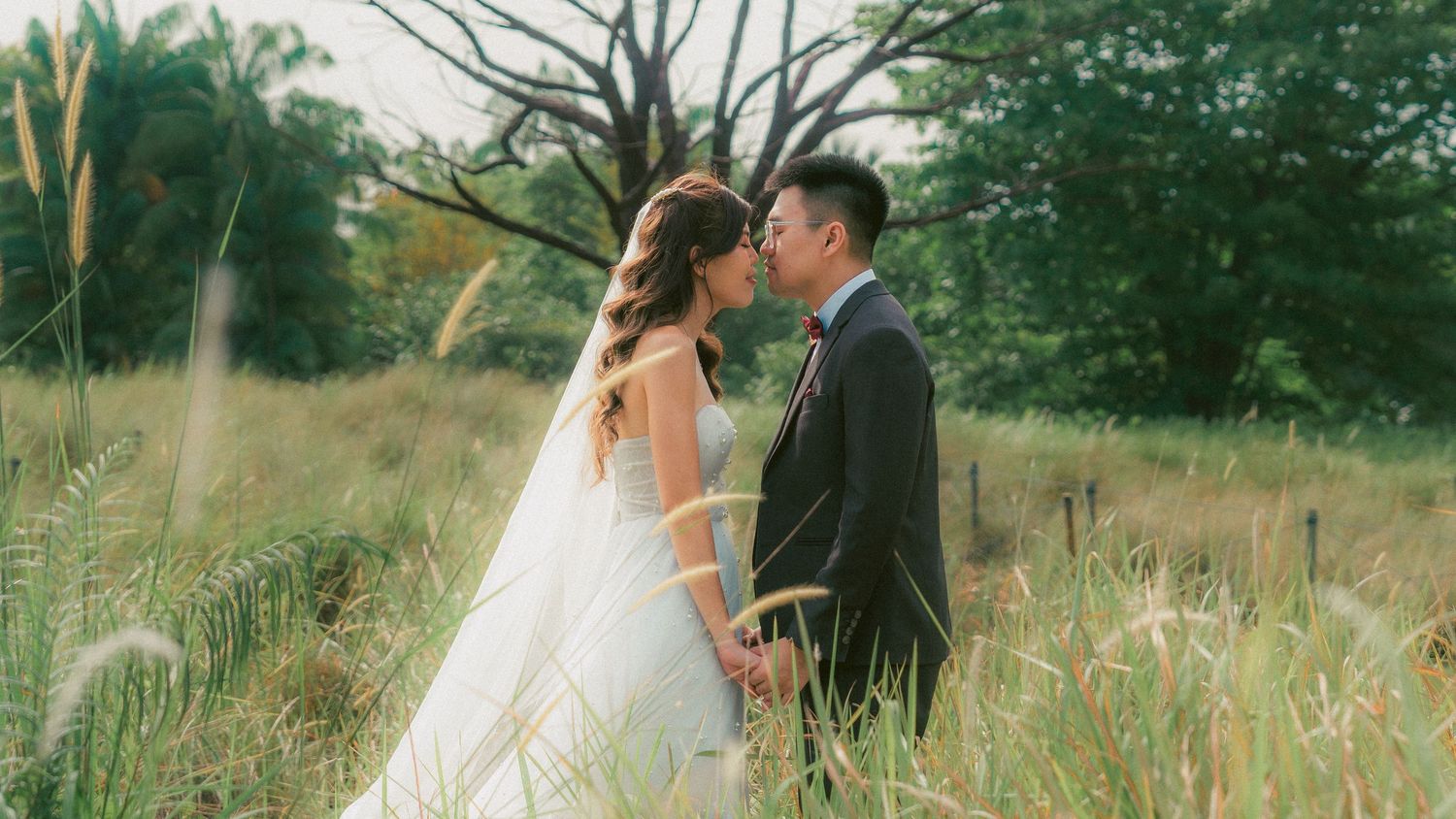 documentary wedding photography singapore couple shoot
