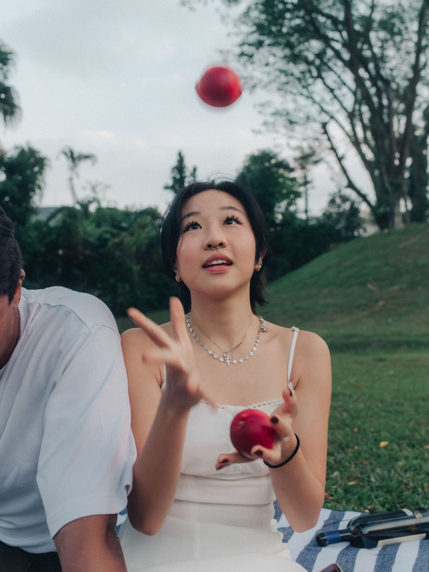 outdoor couple shoot arwaa mansion