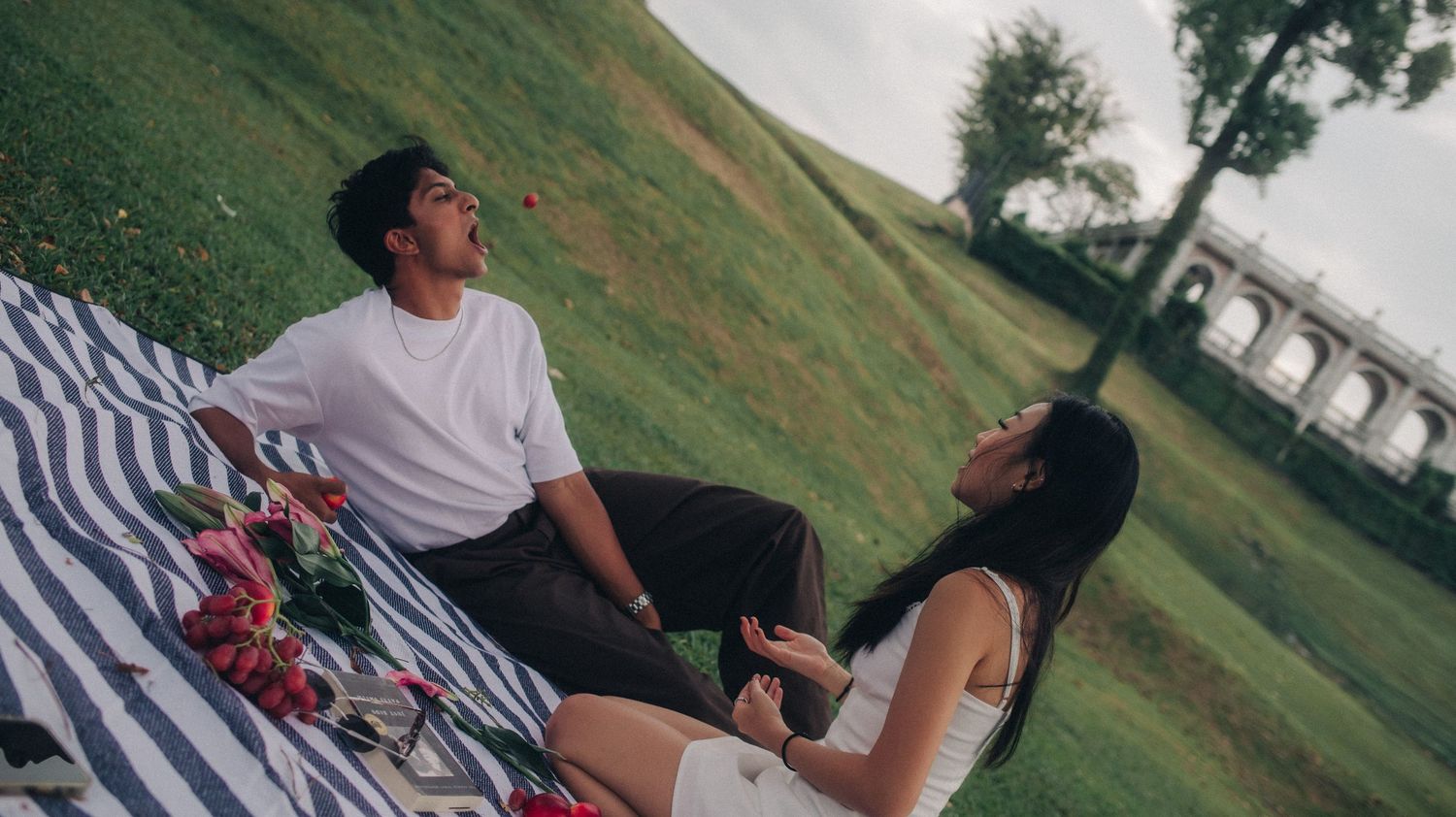 candid couple photos arwaa mansion singapore