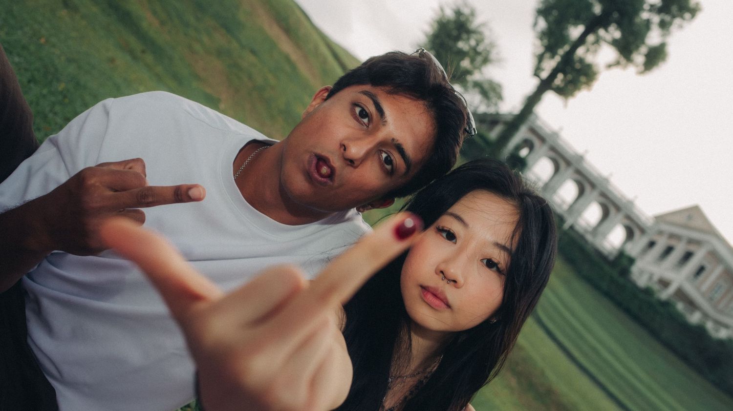 outdoor couple shoot arwaa mansion