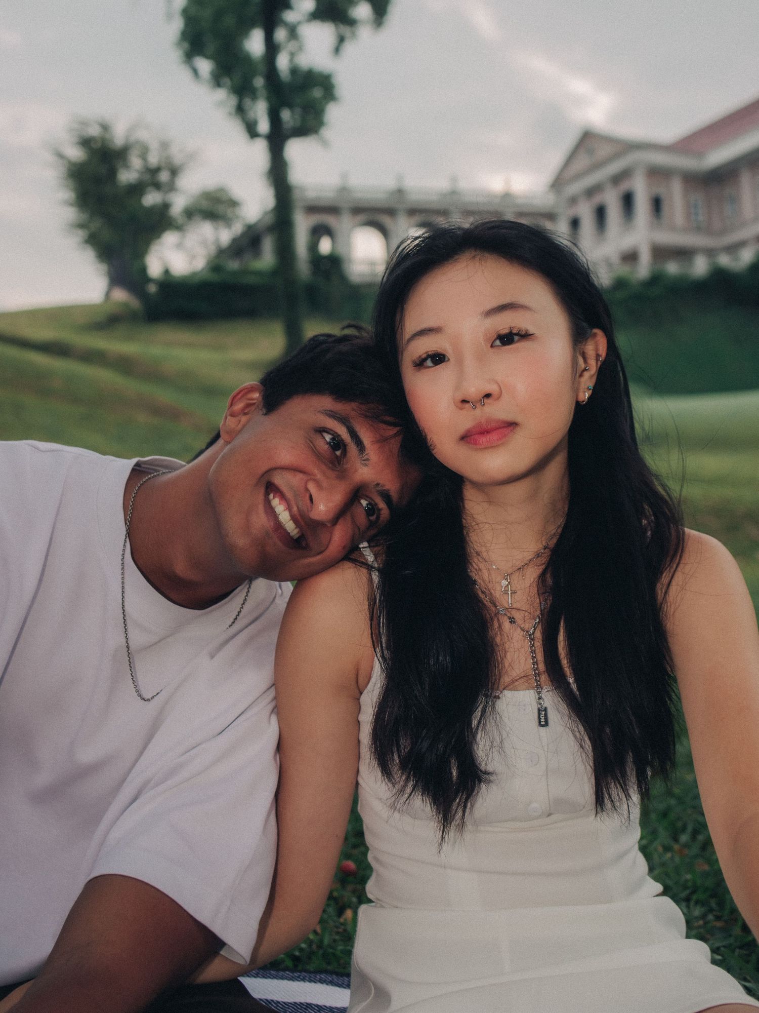 outdoor couple shoot arwaa mansion