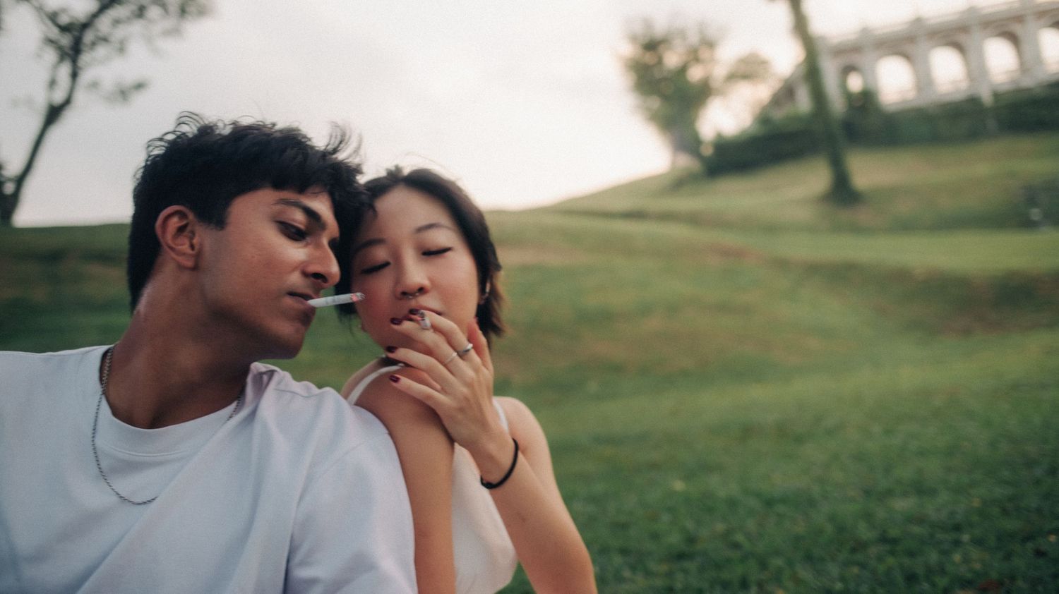 outdoor couple shoot arwaa mansion