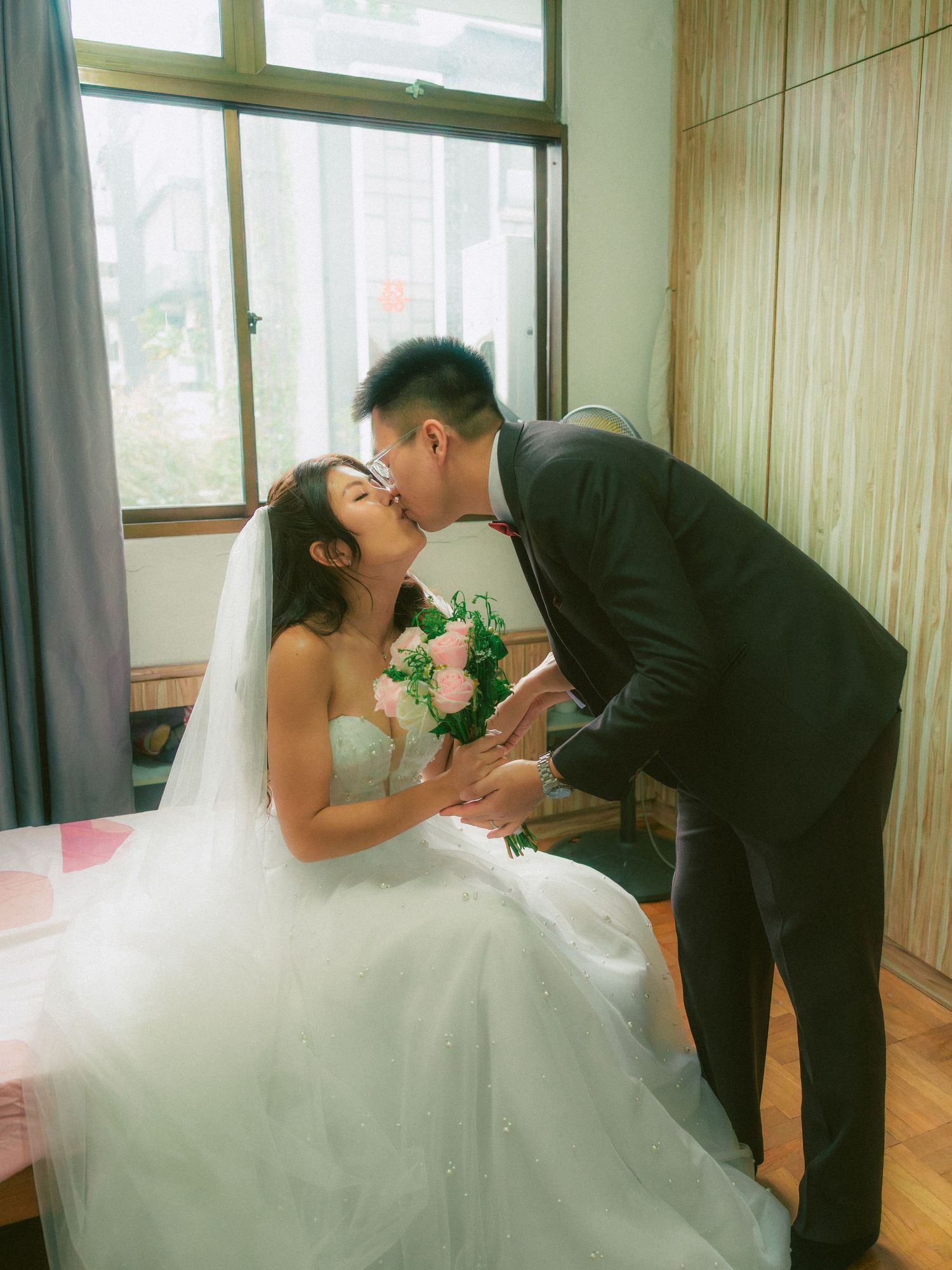 actual day wedding photography singapore couple