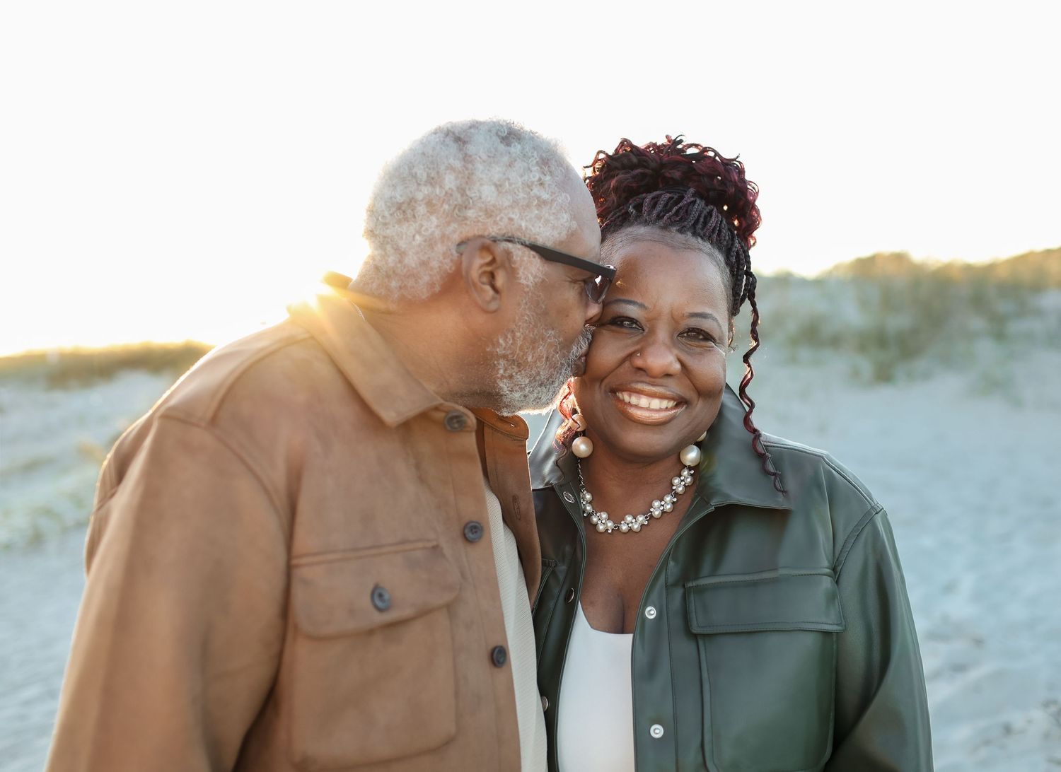 Extended family photo session on Hilton Head Island, husband kissing wife during relaxed family reunion portraits