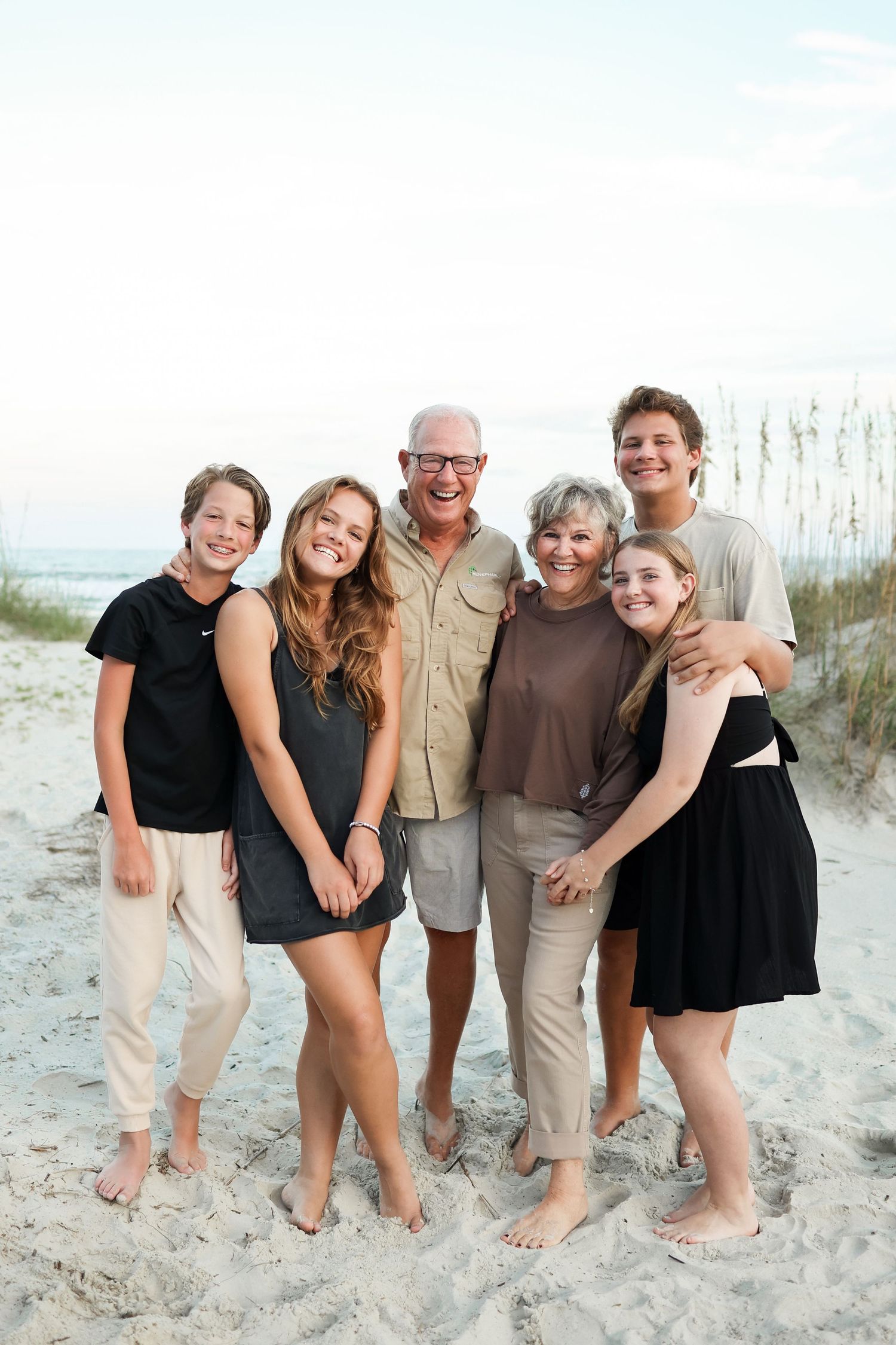 Family reunion photos on Hilton Head Island with grandparents and teenage grandkids posing on the beach