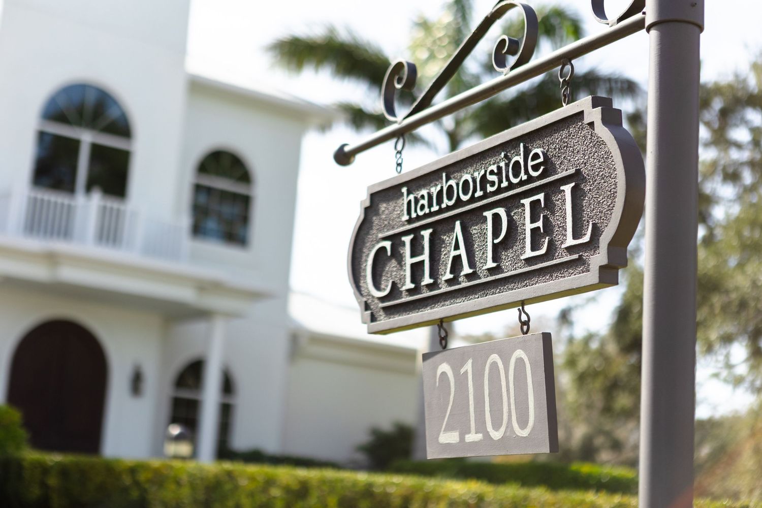 Wedding ceremony at Harborside Chapel in Safety Harbor, Florida — wedding photographer Grand Photo, Karyna Oliinyk