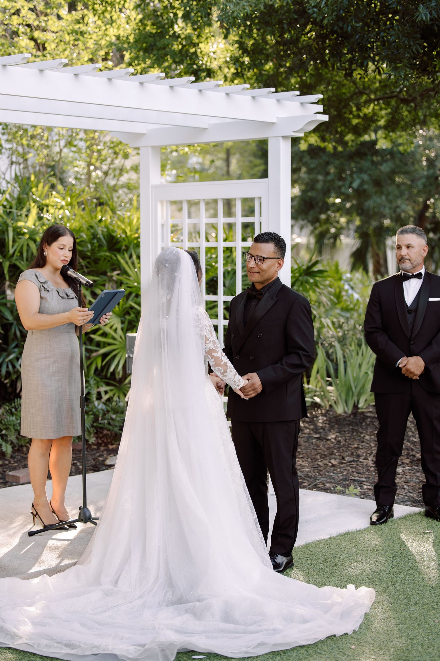 Wedding Ceremony at Tampa Garden Club, Florida, captured by Grand Photo by Karyna Oliinyk